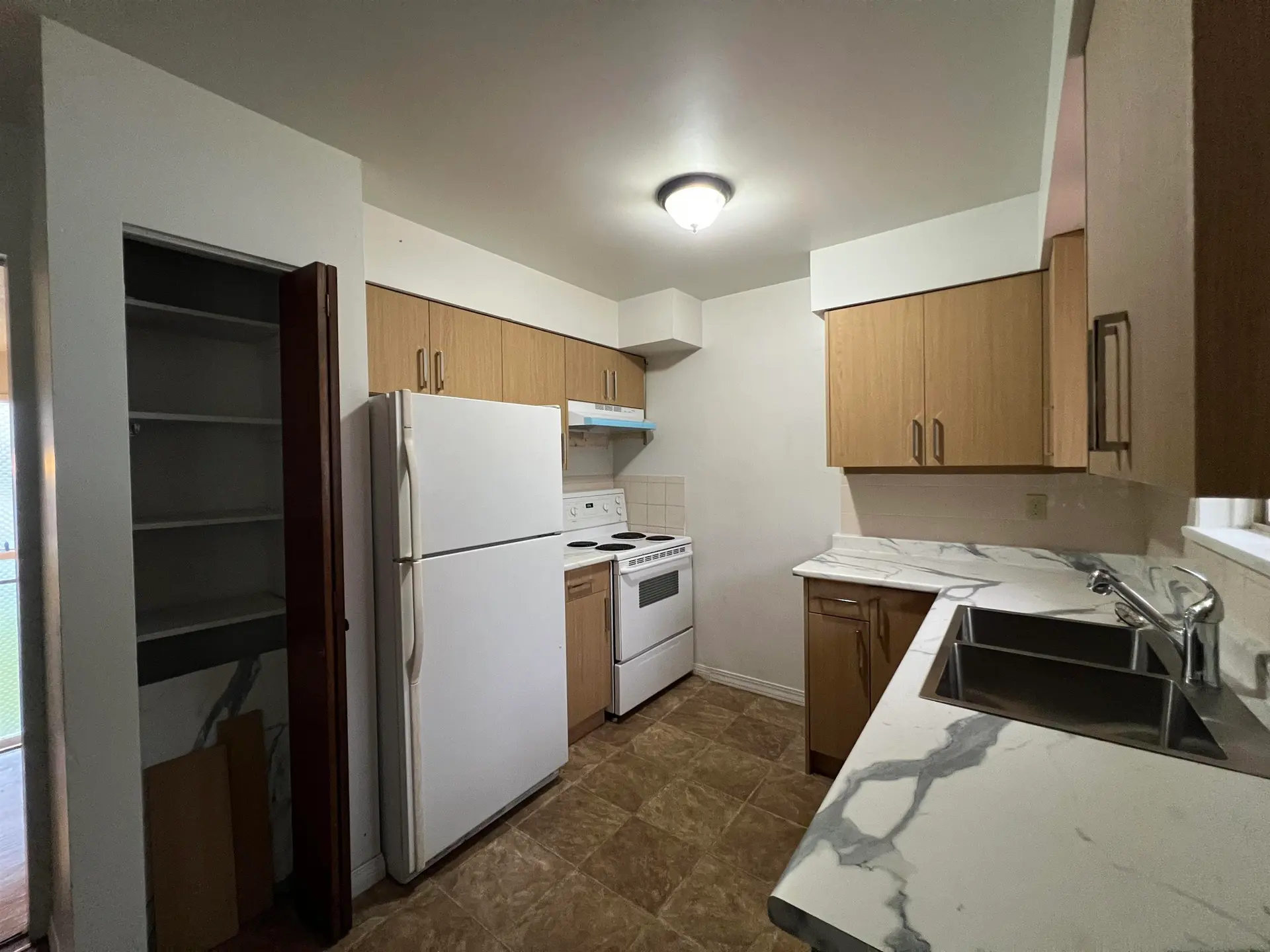 10879 144a Street - Image 4