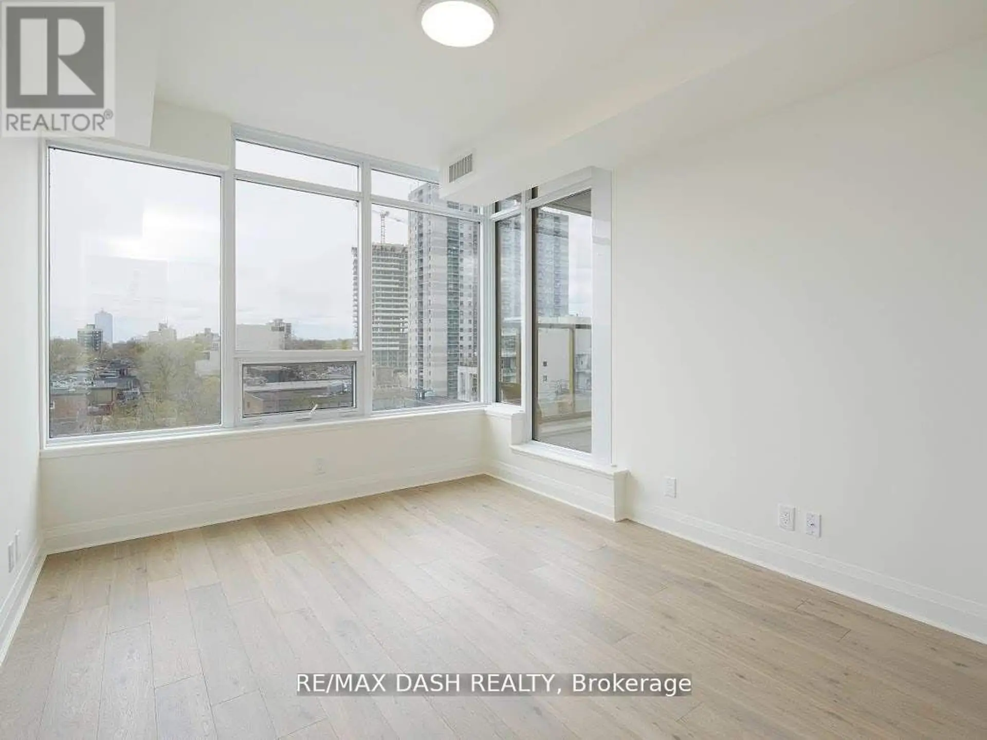 #602 151 AVENUE ROAD - Image 12