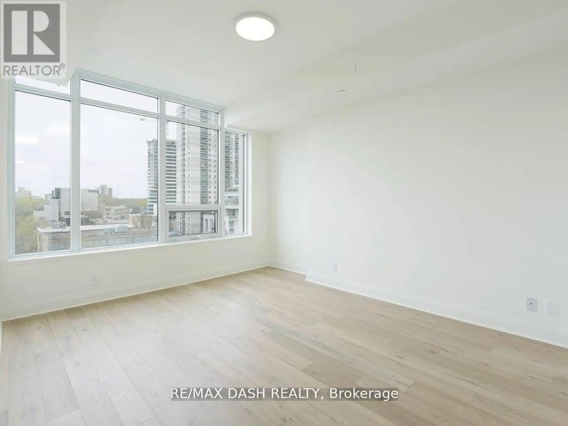 #602 151 AVENUE ROAD - Image 14