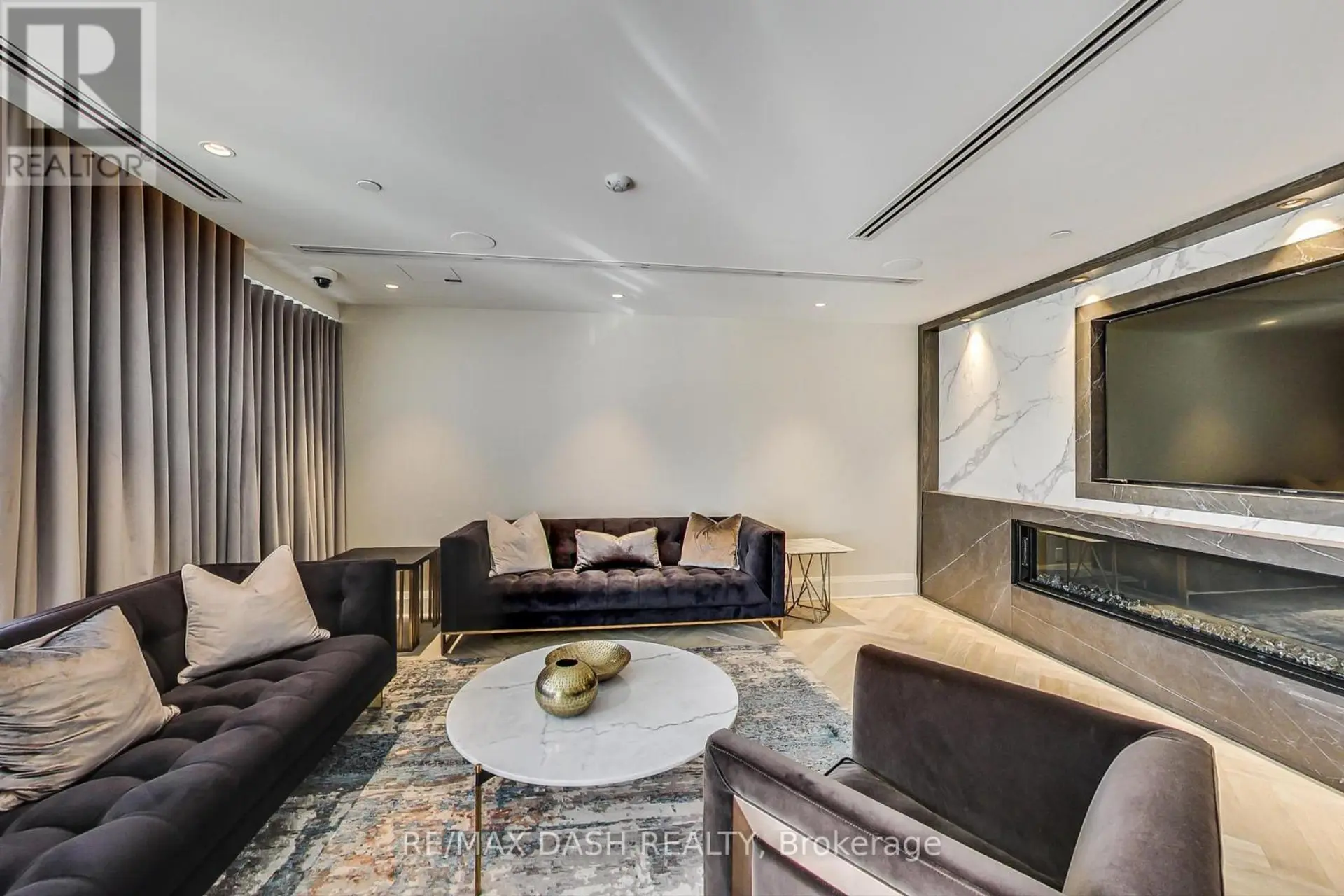 #602 151 AVENUE ROAD - Image 4