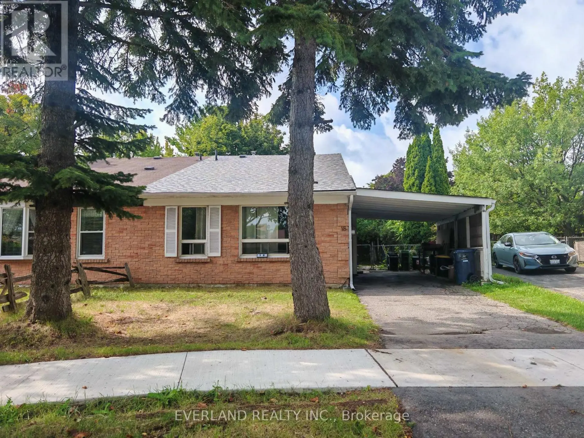 18 CAMBERLEY COURT - Image 1