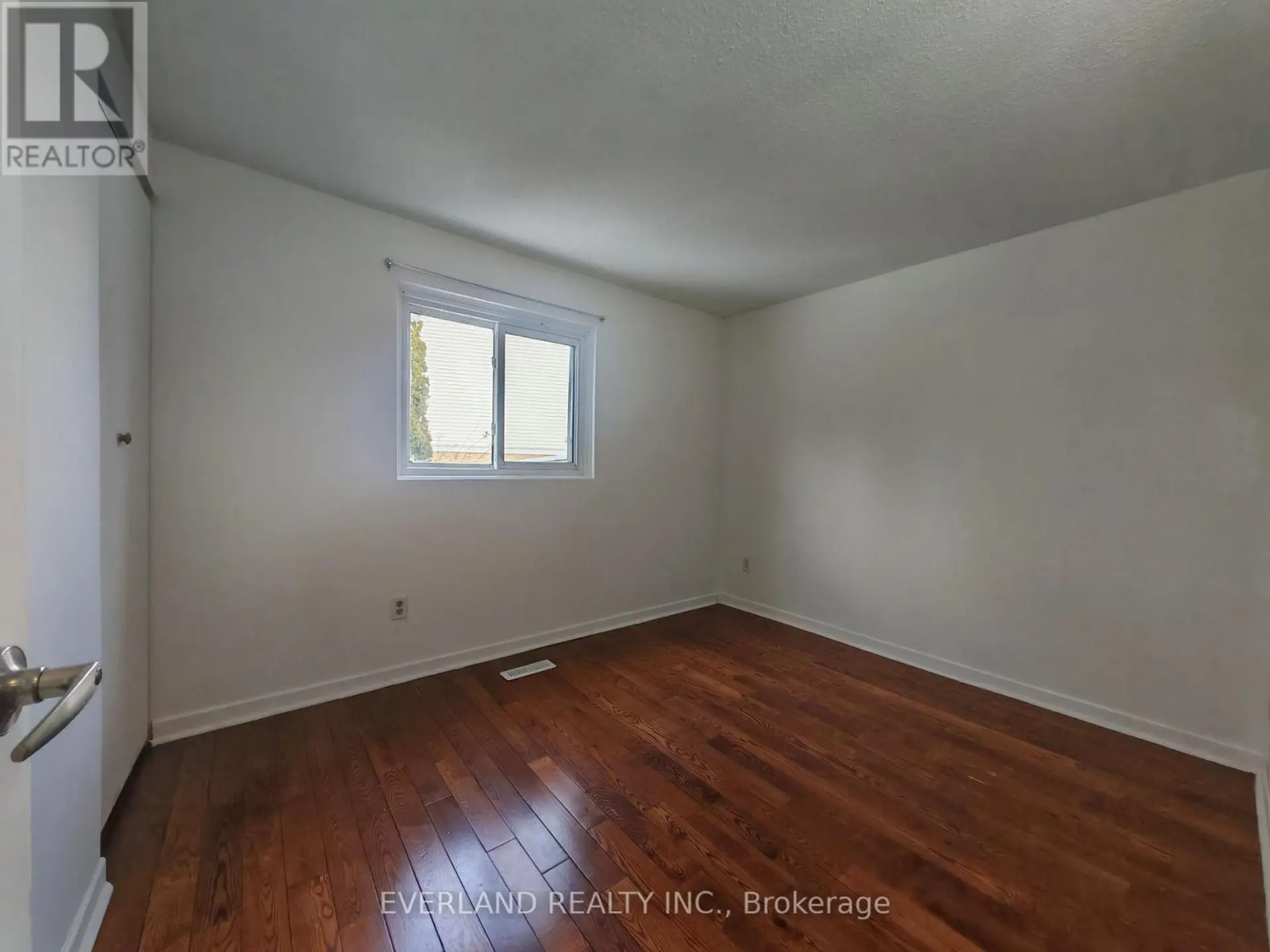 18 CAMBERLEY COURT - Image 12
