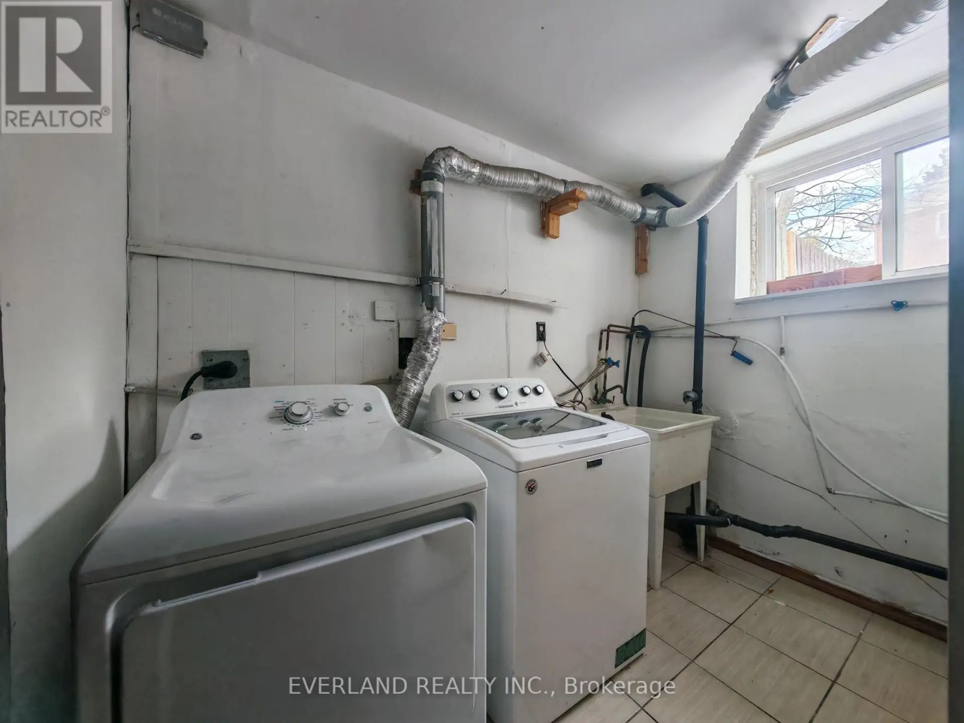 18 CAMBERLEY COURT - Image 17