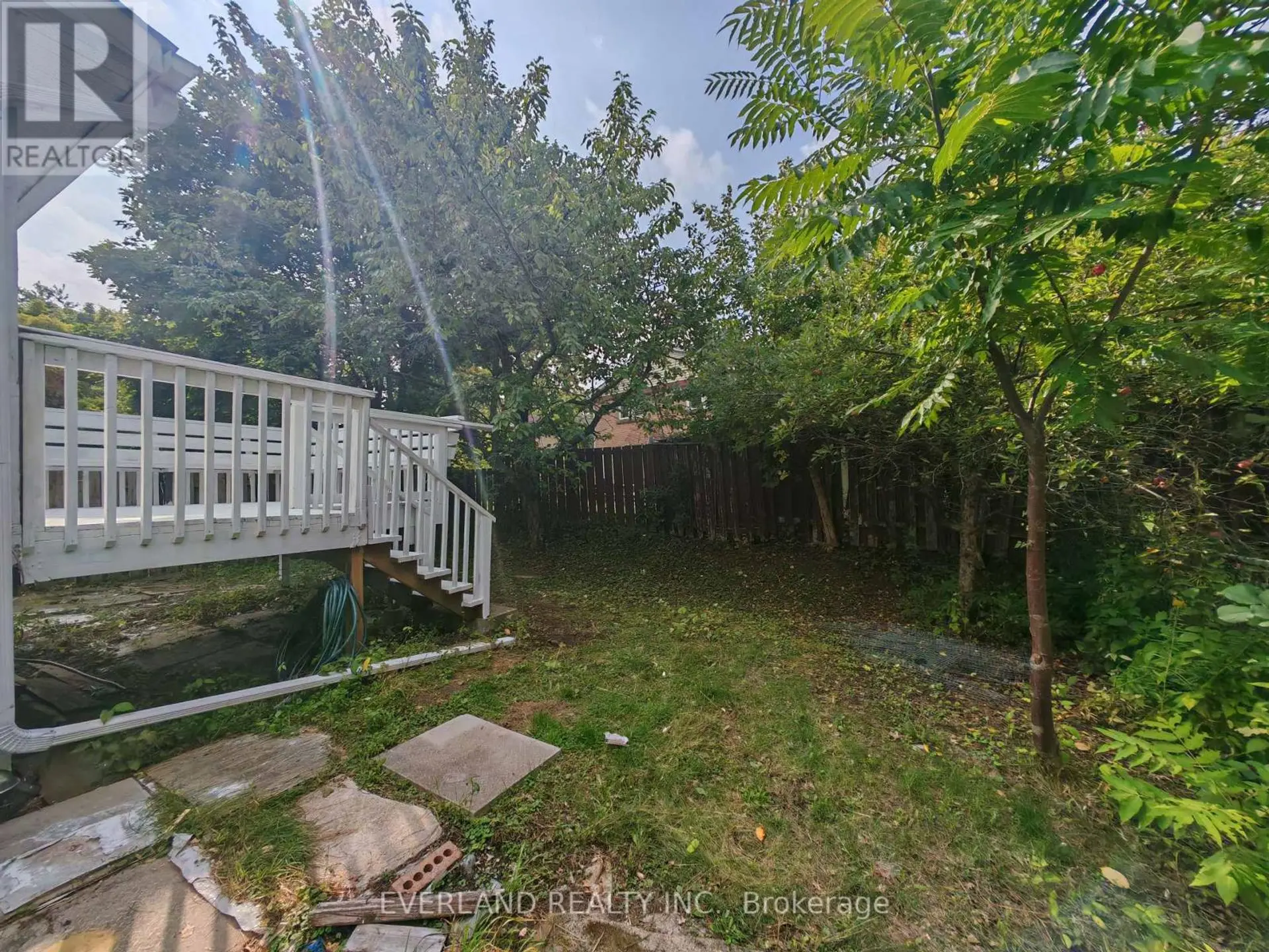 18 CAMBERLEY COURT - Image 2