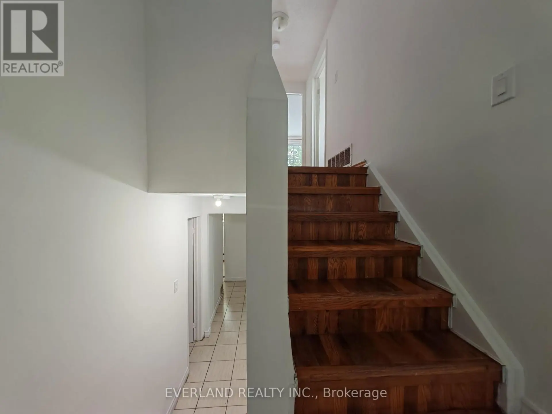 18 CAMBERLEY COURT - Image 4