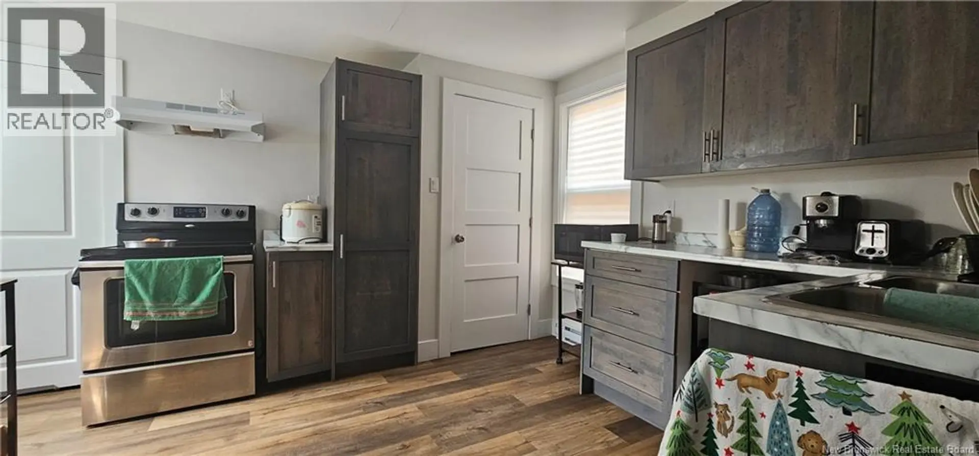 496 Robinson - Image 6