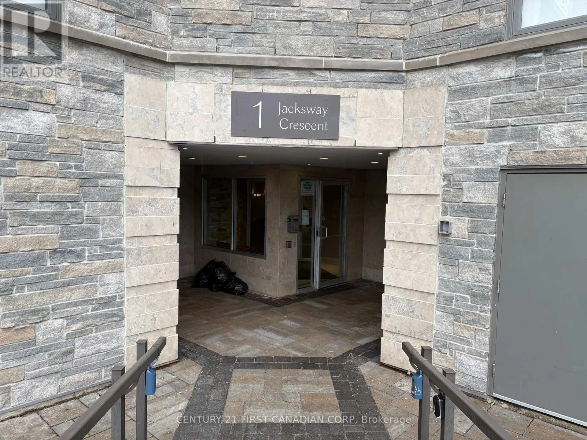 #114 1 JACKSWAY CRESCENT - Image 2