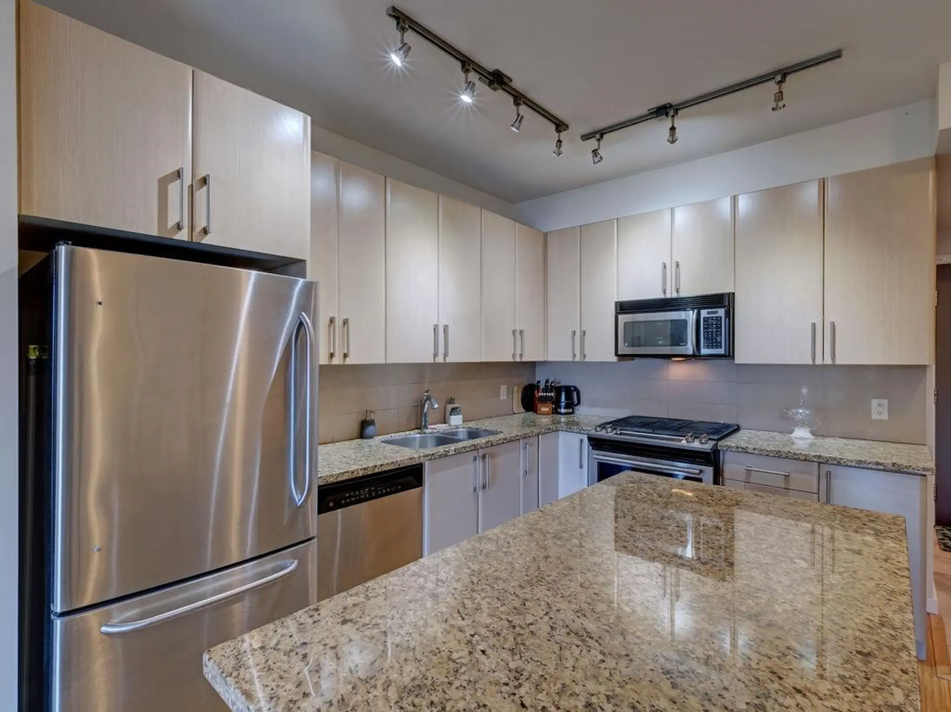 #360 5160 Davis Bay Road - Image 4