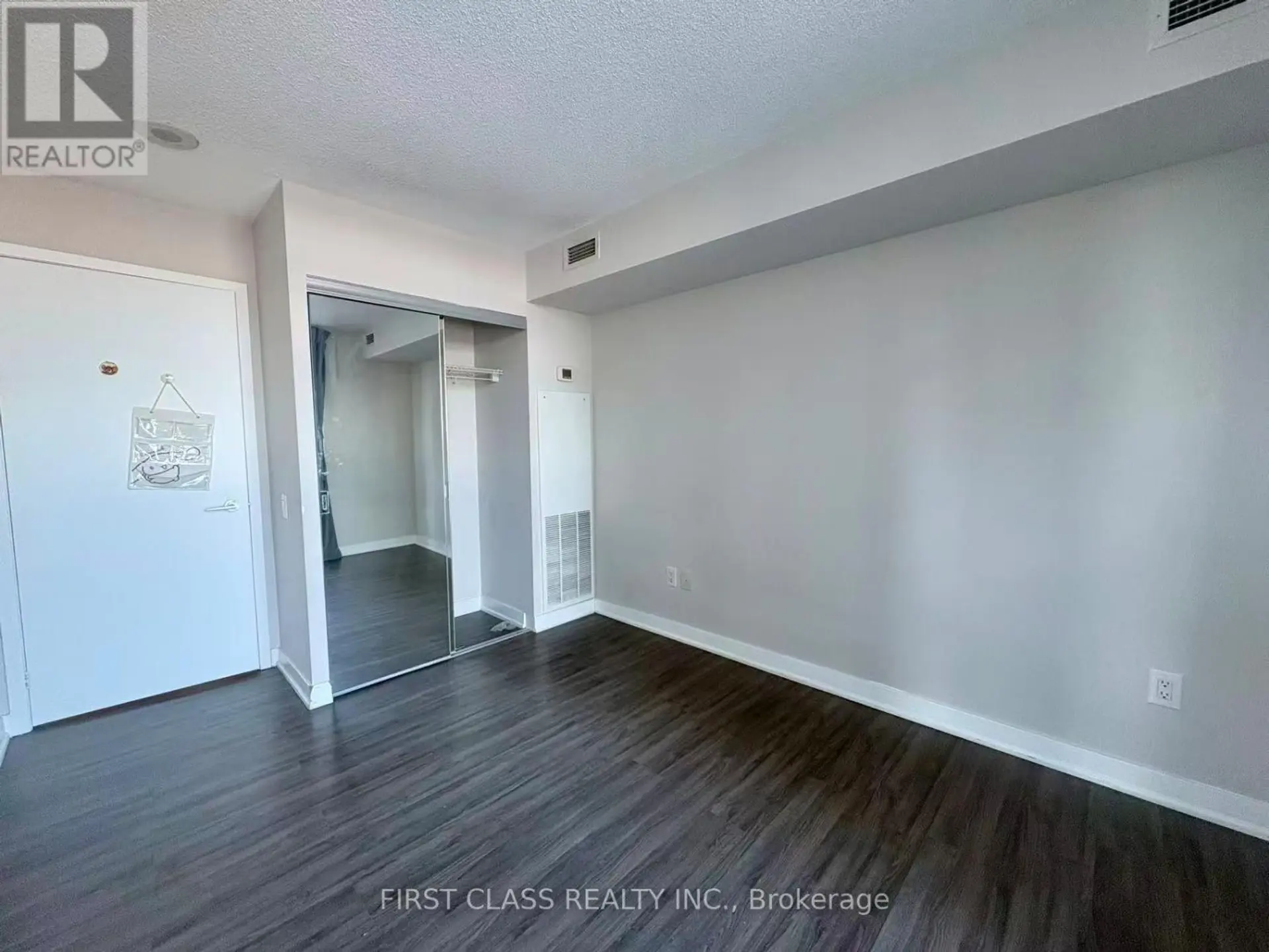 #1511 33 SINGER COURT - Image 8