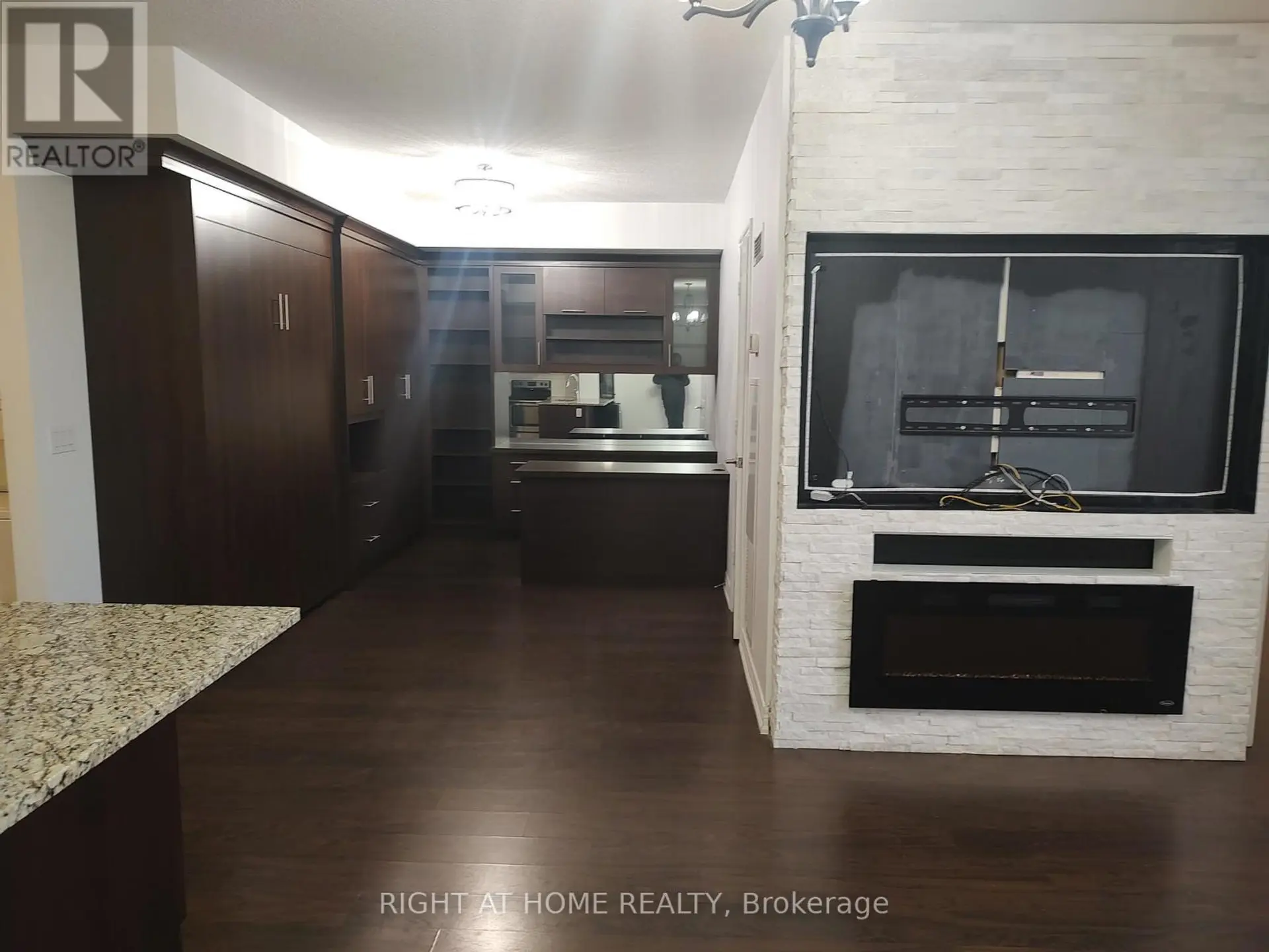 #701 9245 JANE STREET - Image 3