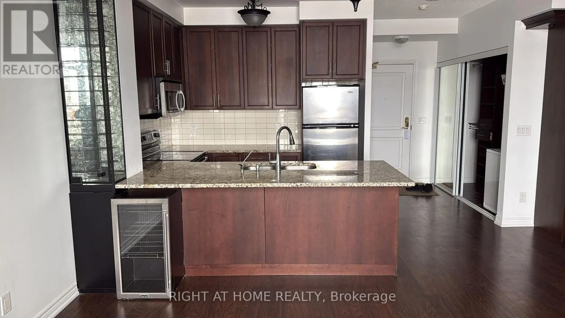 #701 9245 JANE STREET - Image 6