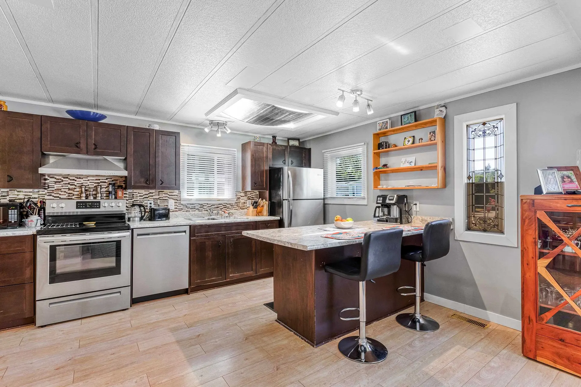 400A Sundance Crescent - Image 2