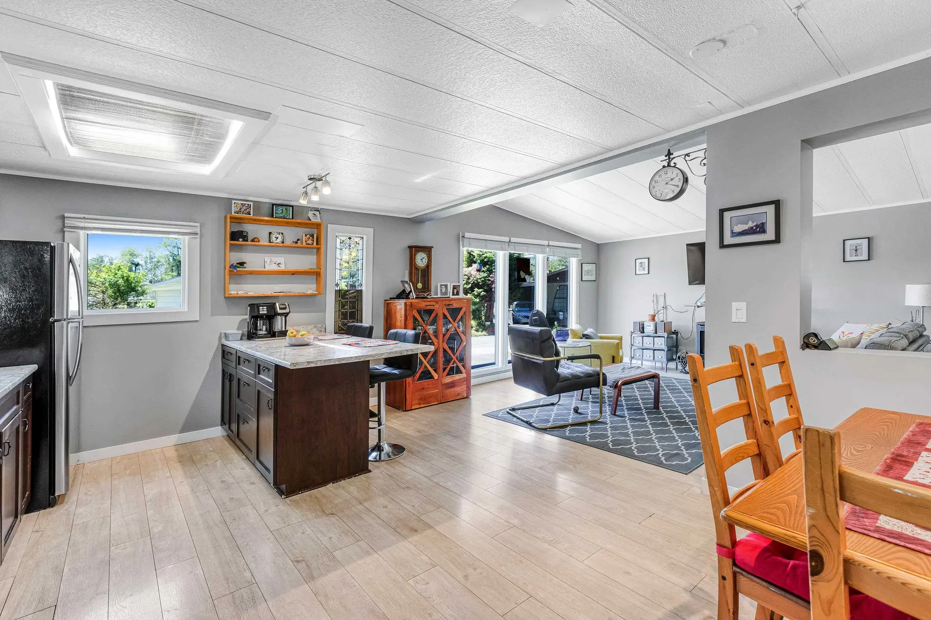 400A Sundance Crescent - Image 3