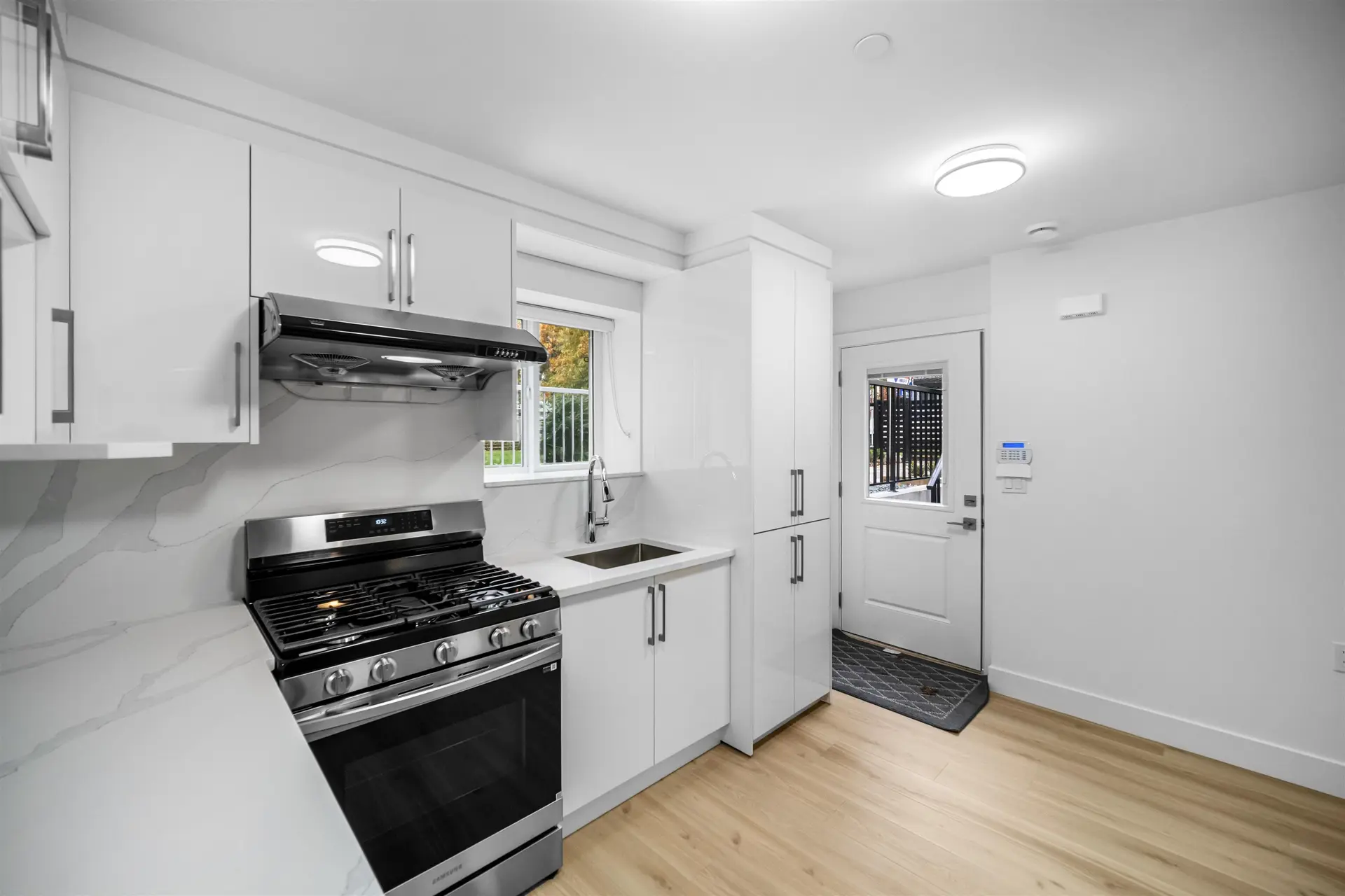 2076 E 50th Avenue - Image 13