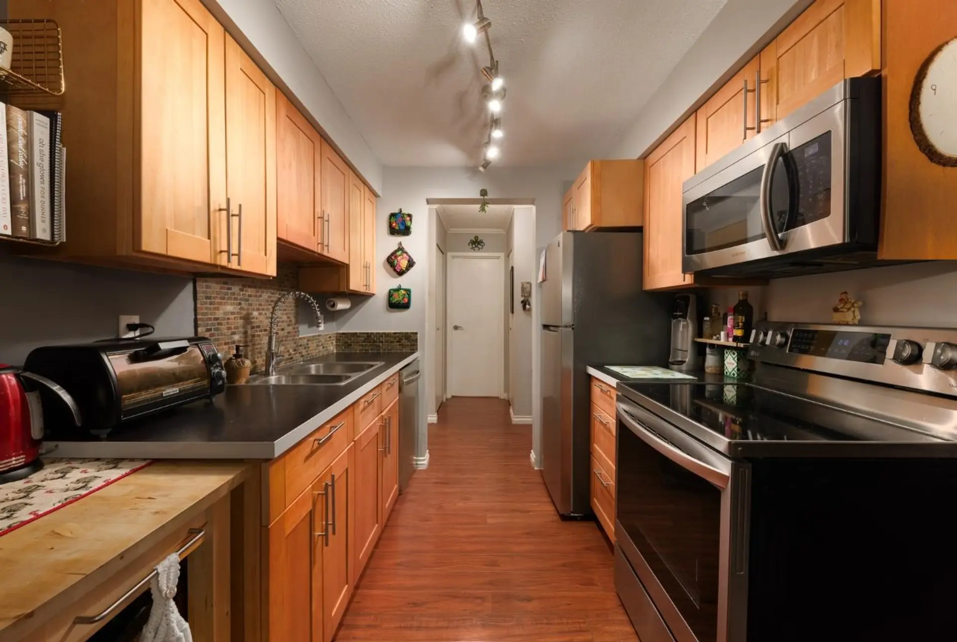 #221 7377 Salisbury Avenue - Image 6