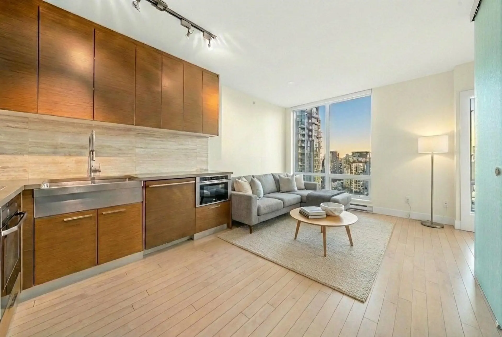 #2106 535 Smithe Street - Image 2