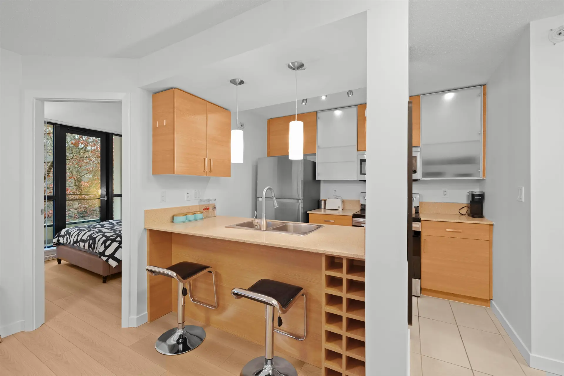 #305 977 Mainland Street - Image 2