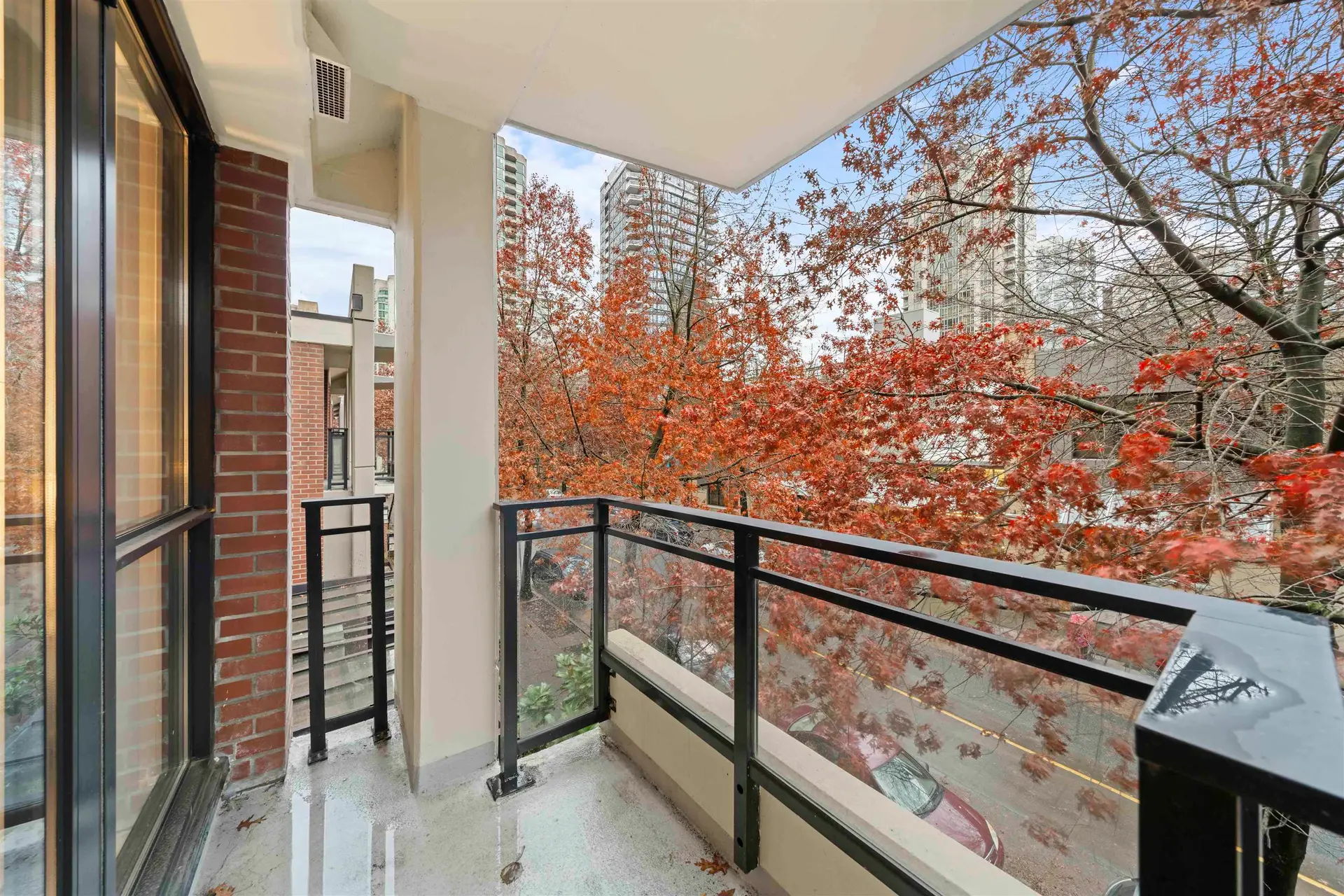 #305 977 Mainland Street - Image 16