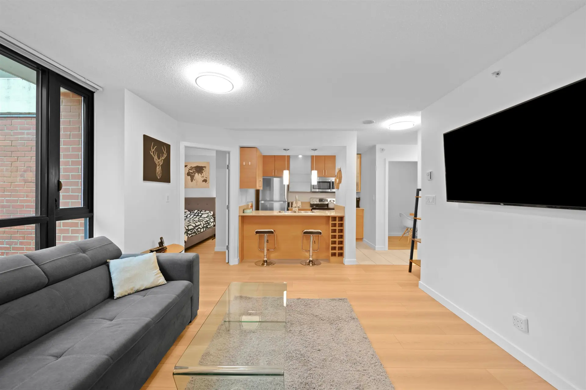 #305 977 Mainland Street - Image 4