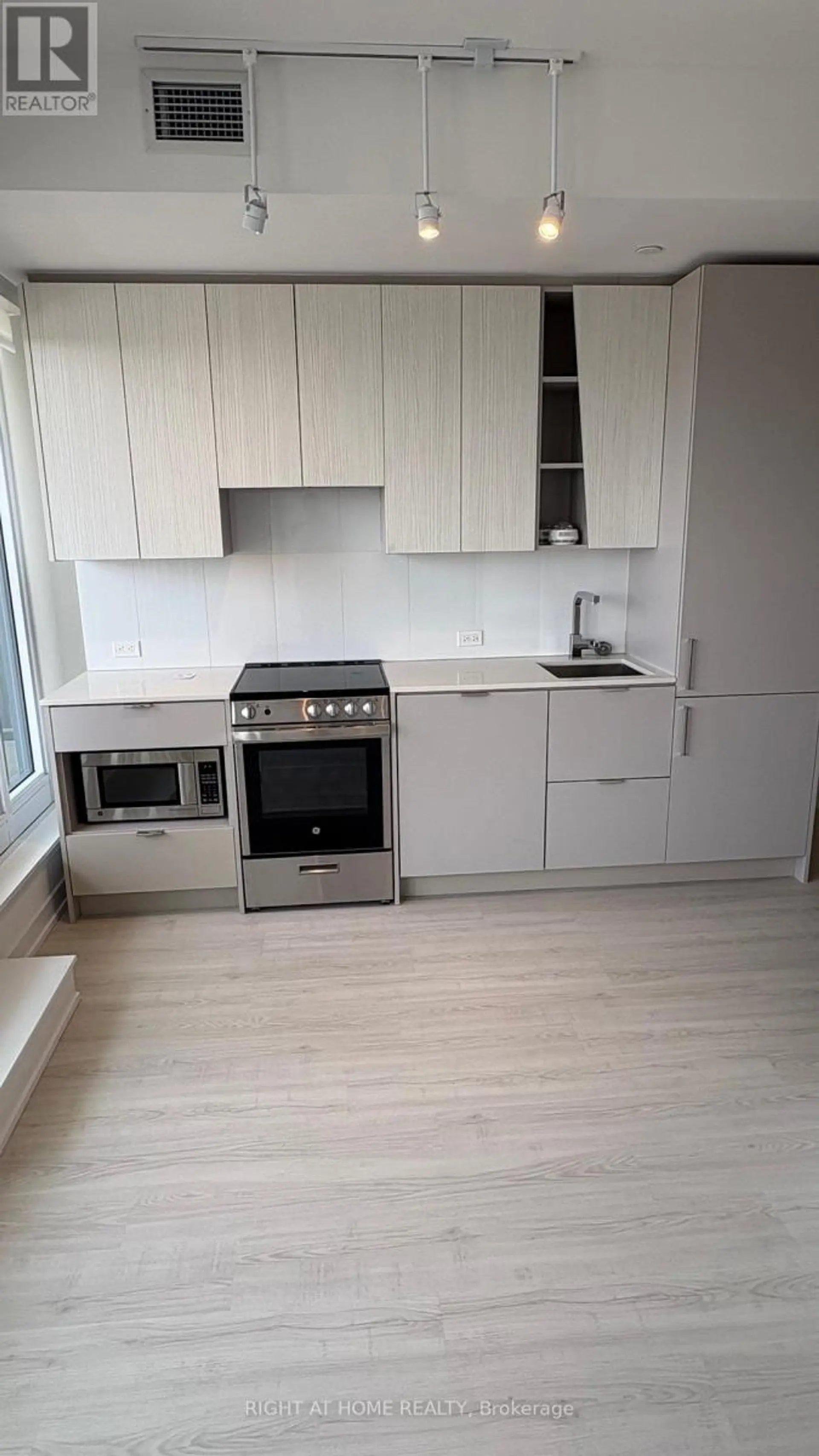 #216 3883 QUARTZ ROAD - Image 6