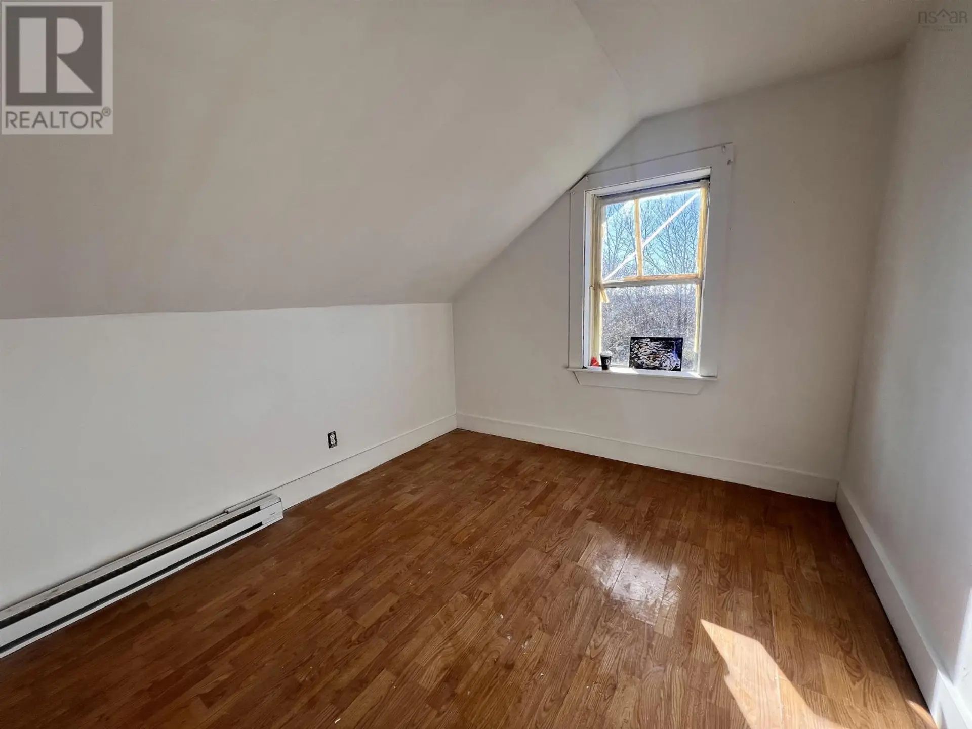 5 PENT LANE - Image 16