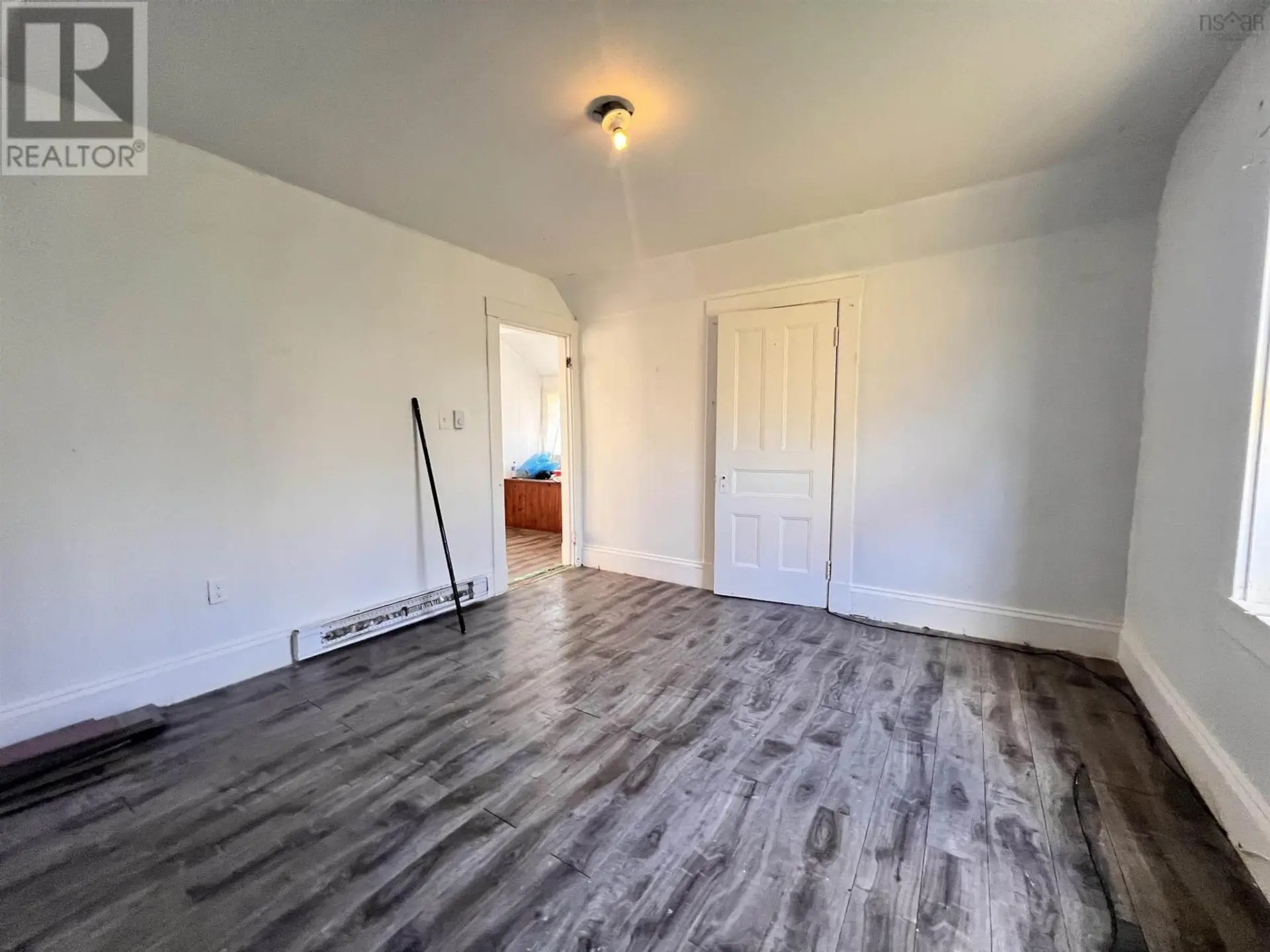 5 PENT LANE - Image 12