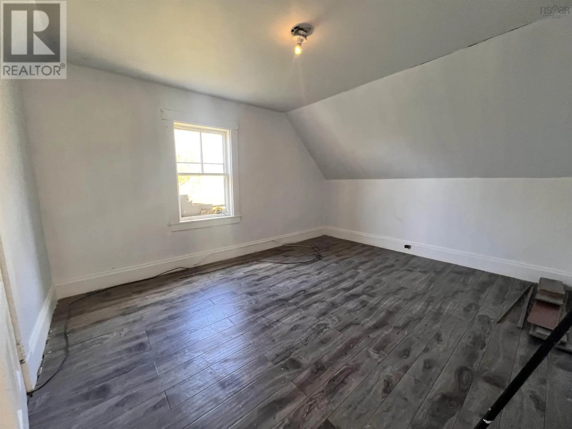 5 PENT LANE - Image 11