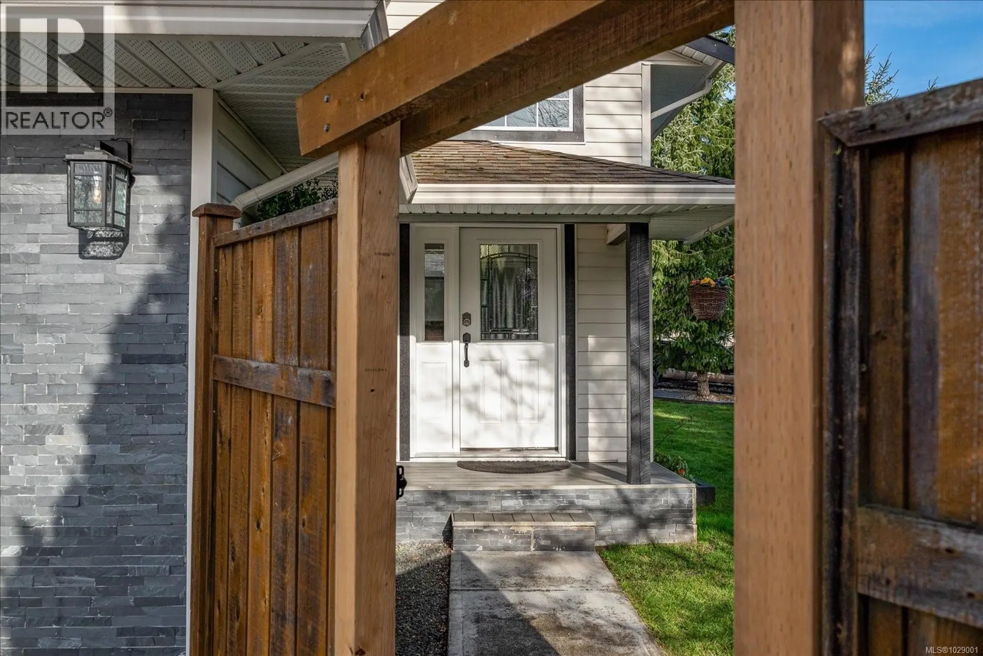 Property at 2121 Lexington Pl, Courtenay, BC