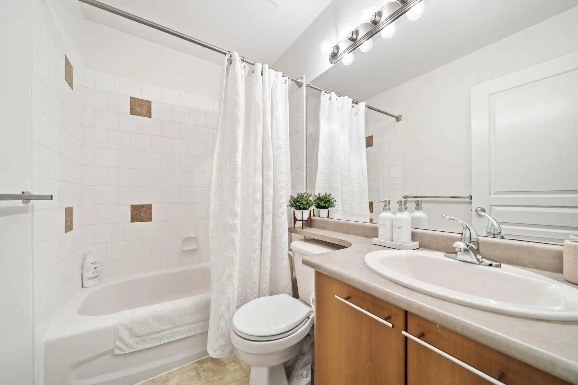 #142 2000 Panorama Drive - Image 14