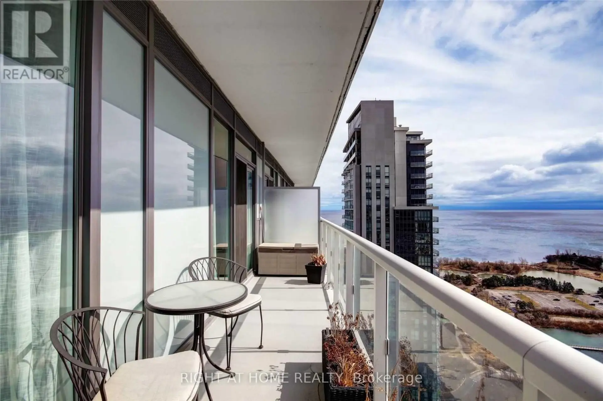 #3204 56 ANNIE CRAIG DRIVE - Image 13