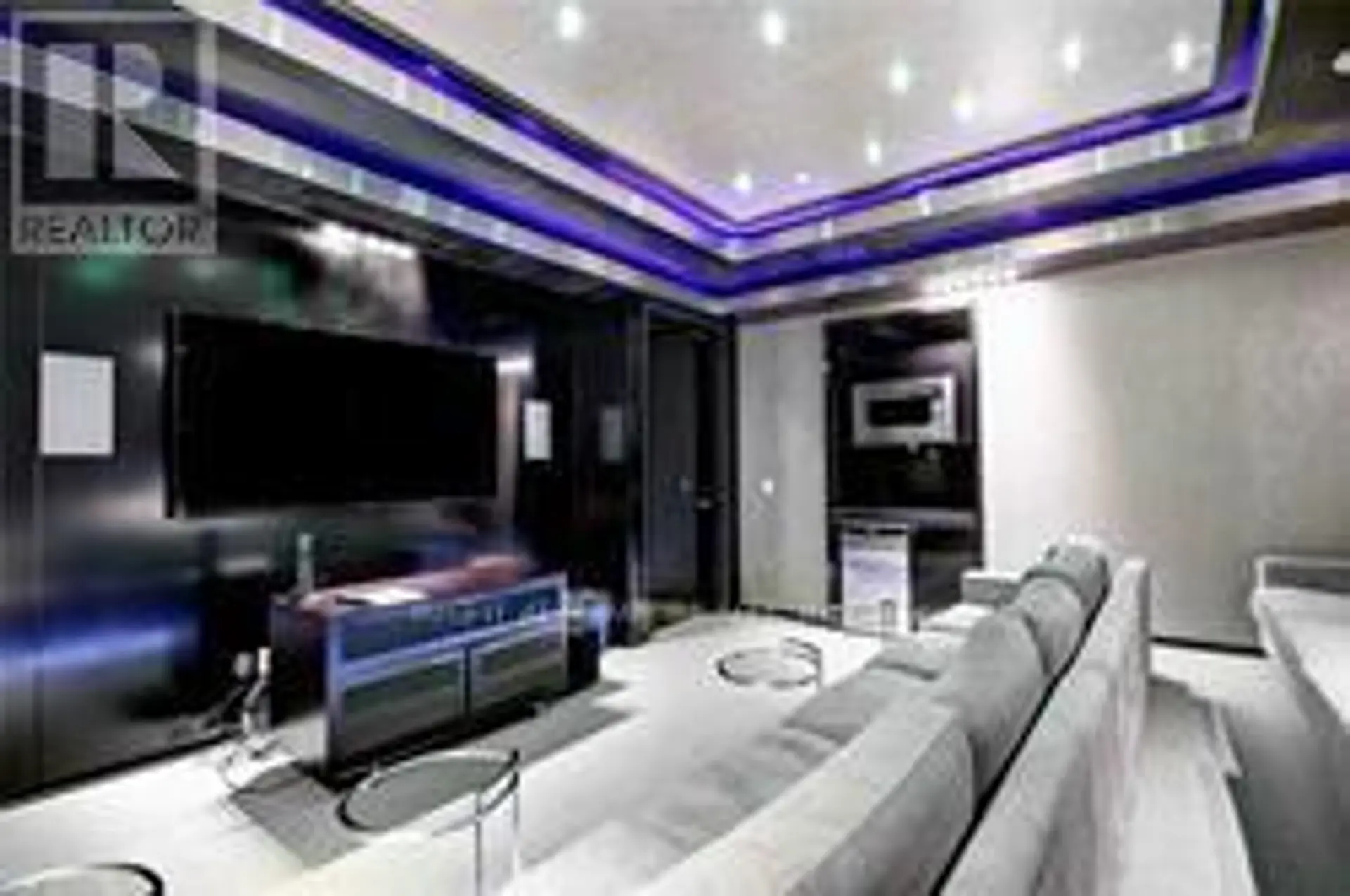 #3204 56 ANNIE CRAIG DRIVE - Image 8