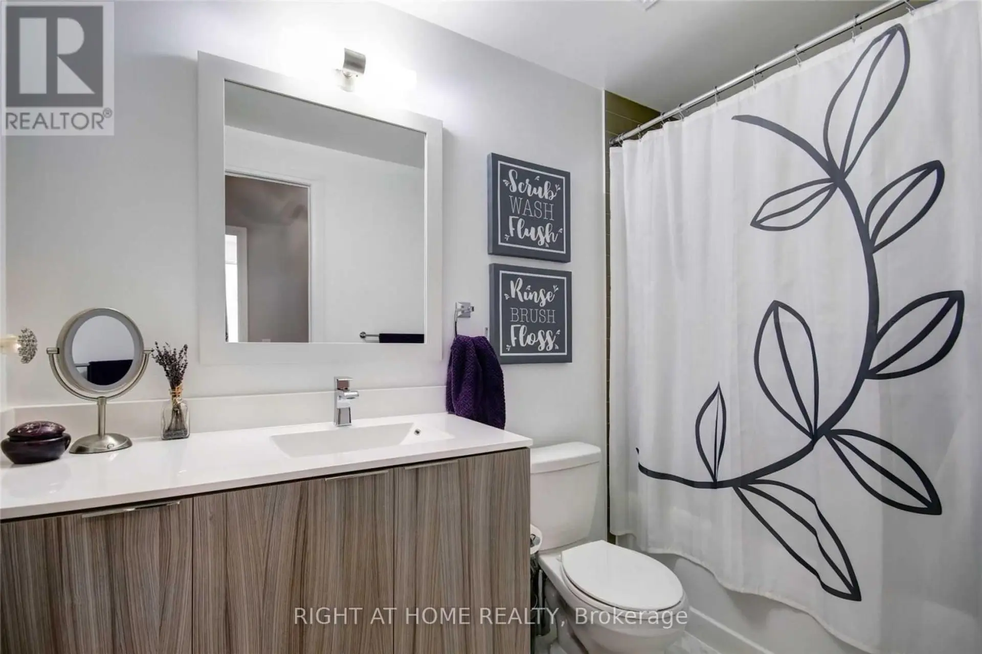 #3204 56 ANNIE CRAIG DRIVE - Image 9