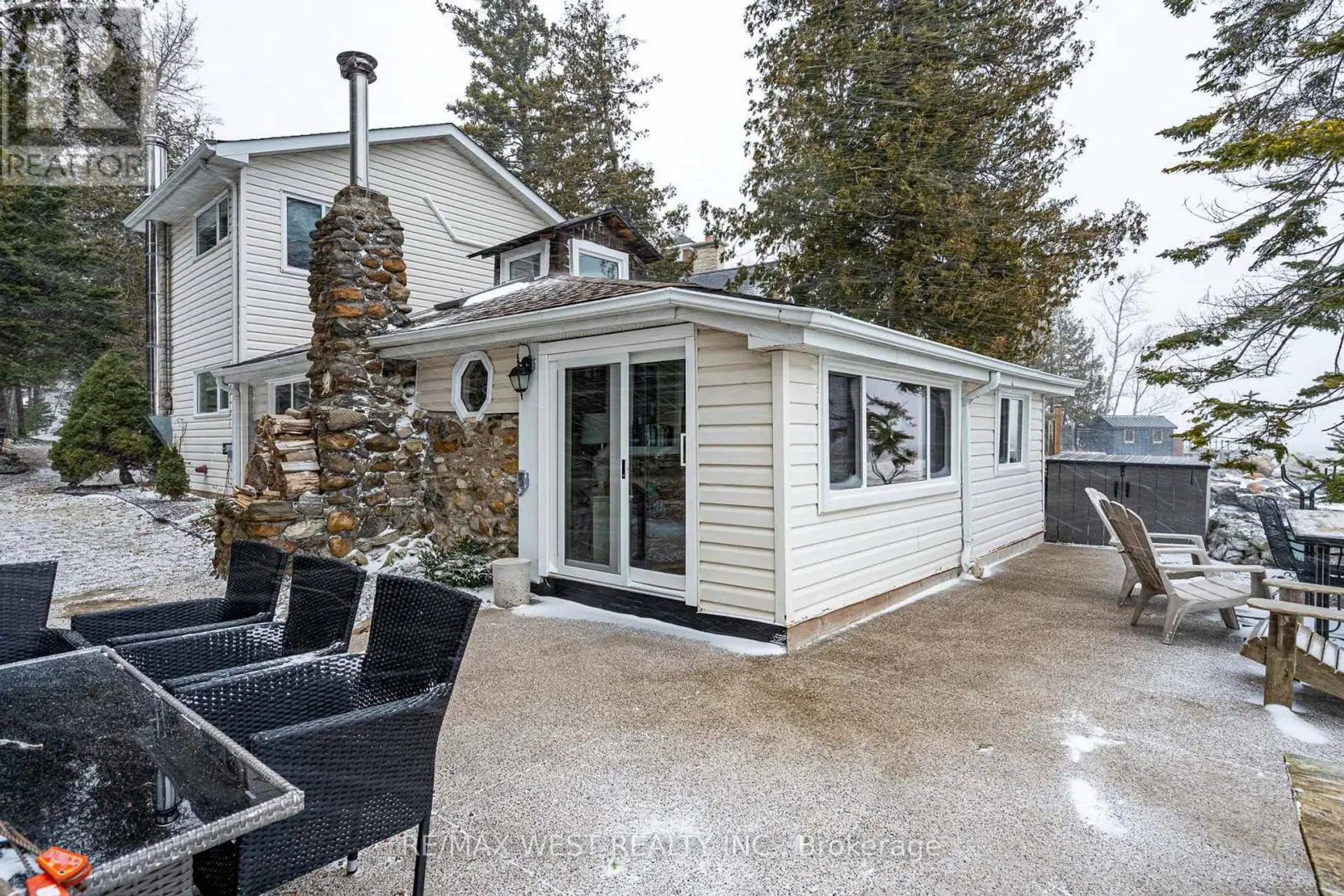 315 CEDAR AVENUE - Image 11