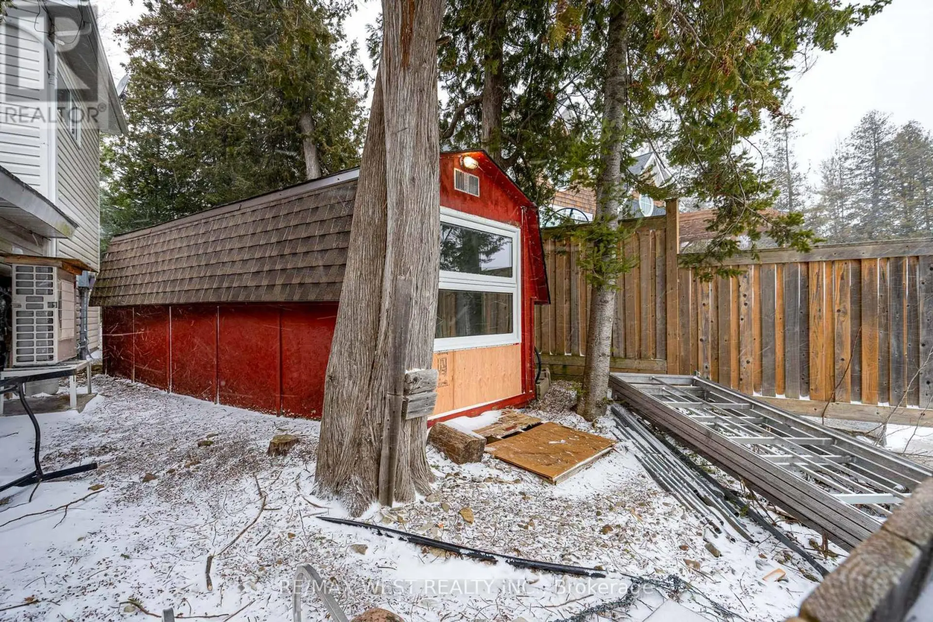 315 CEDAR AVENUE - Image 16
