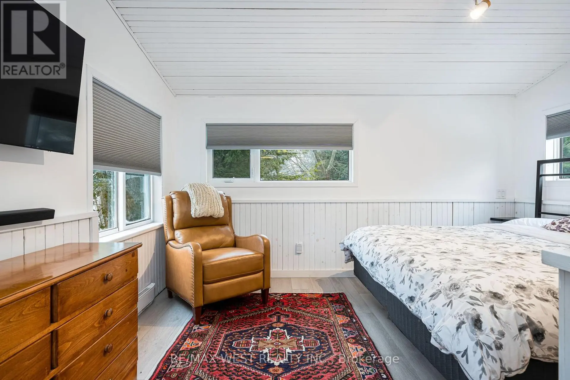 315 CEDAR AVENUE - Image 7