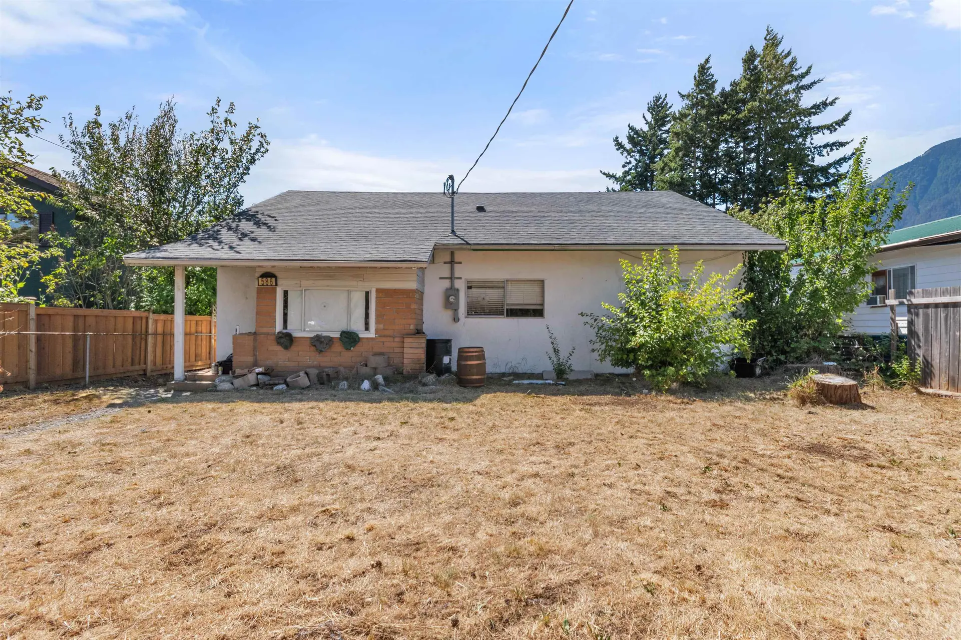 Property at 586 6th Avenue, Hope, BC