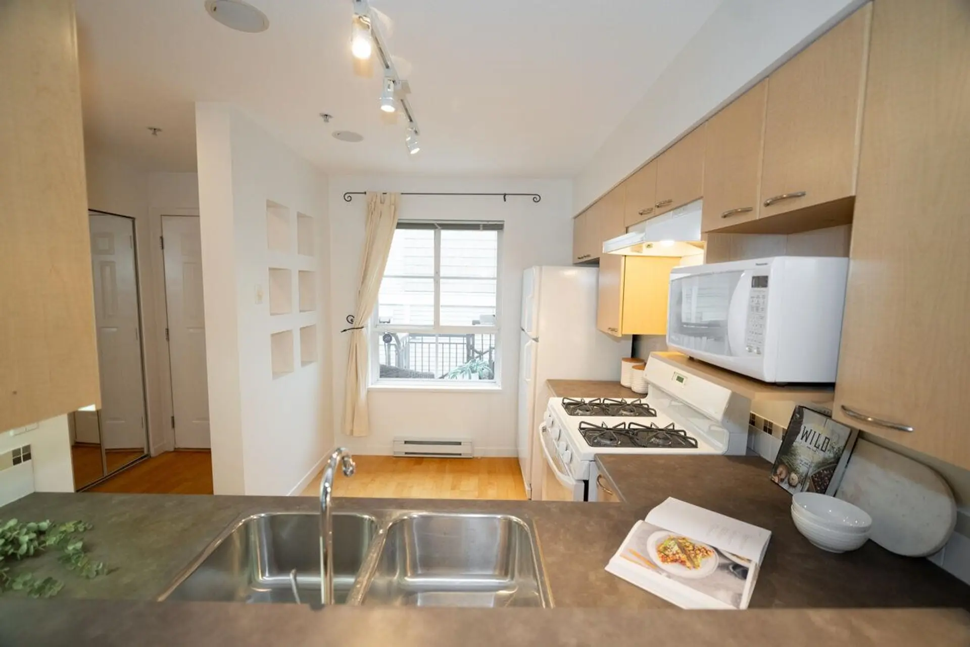 #211 692 W 7th Avenue - Image 11