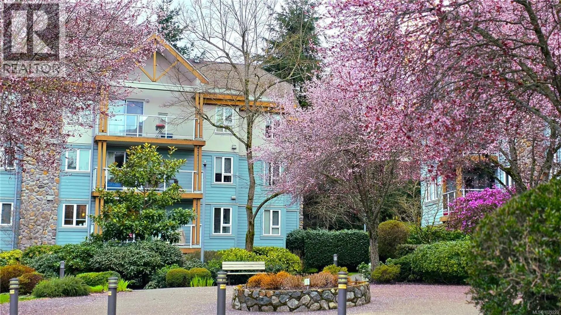 Property at #304 494 Marsett Pl, Saanich, BC