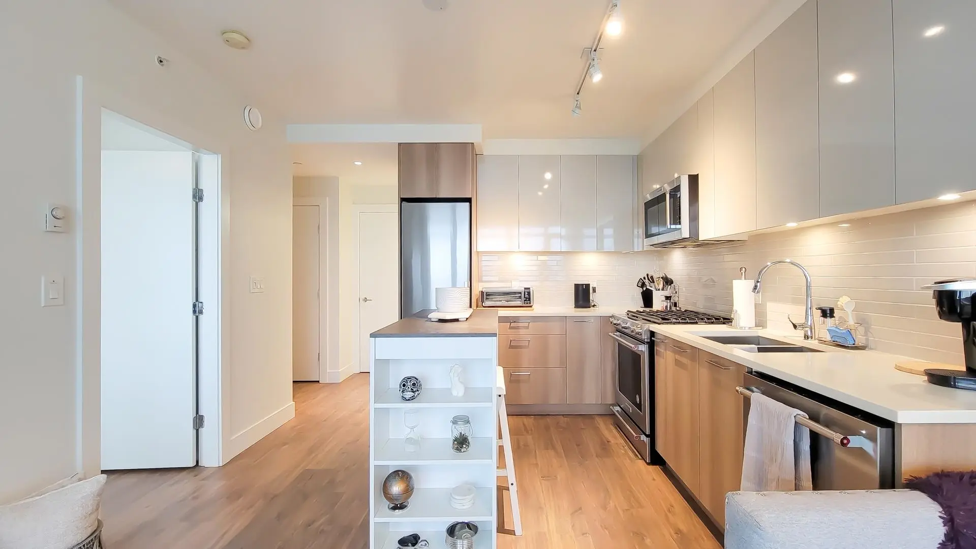 #2101 258 Nelson's Court - Image 6