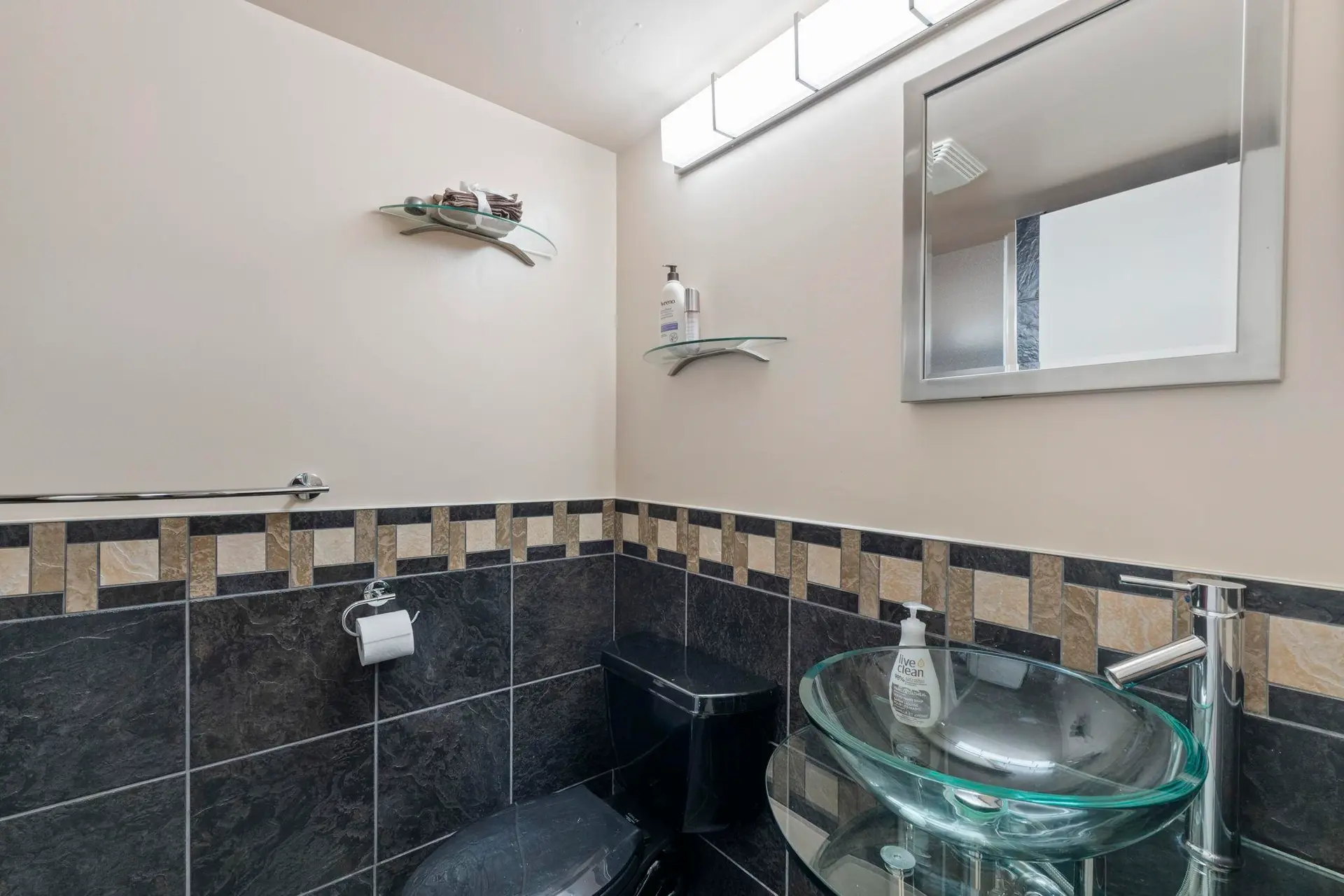 #1607 3970 Carrigan Court - Image 10