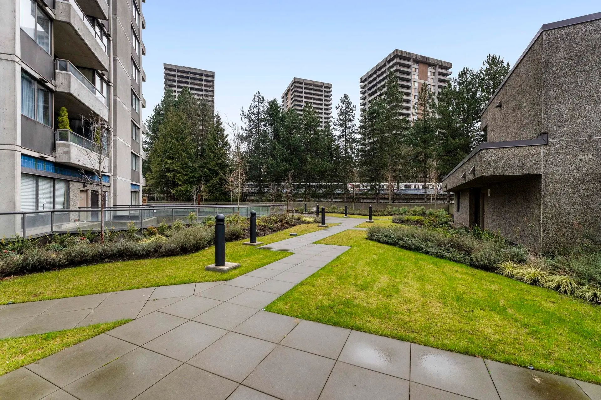 #1607 3970 Carrigan Court - Image 17