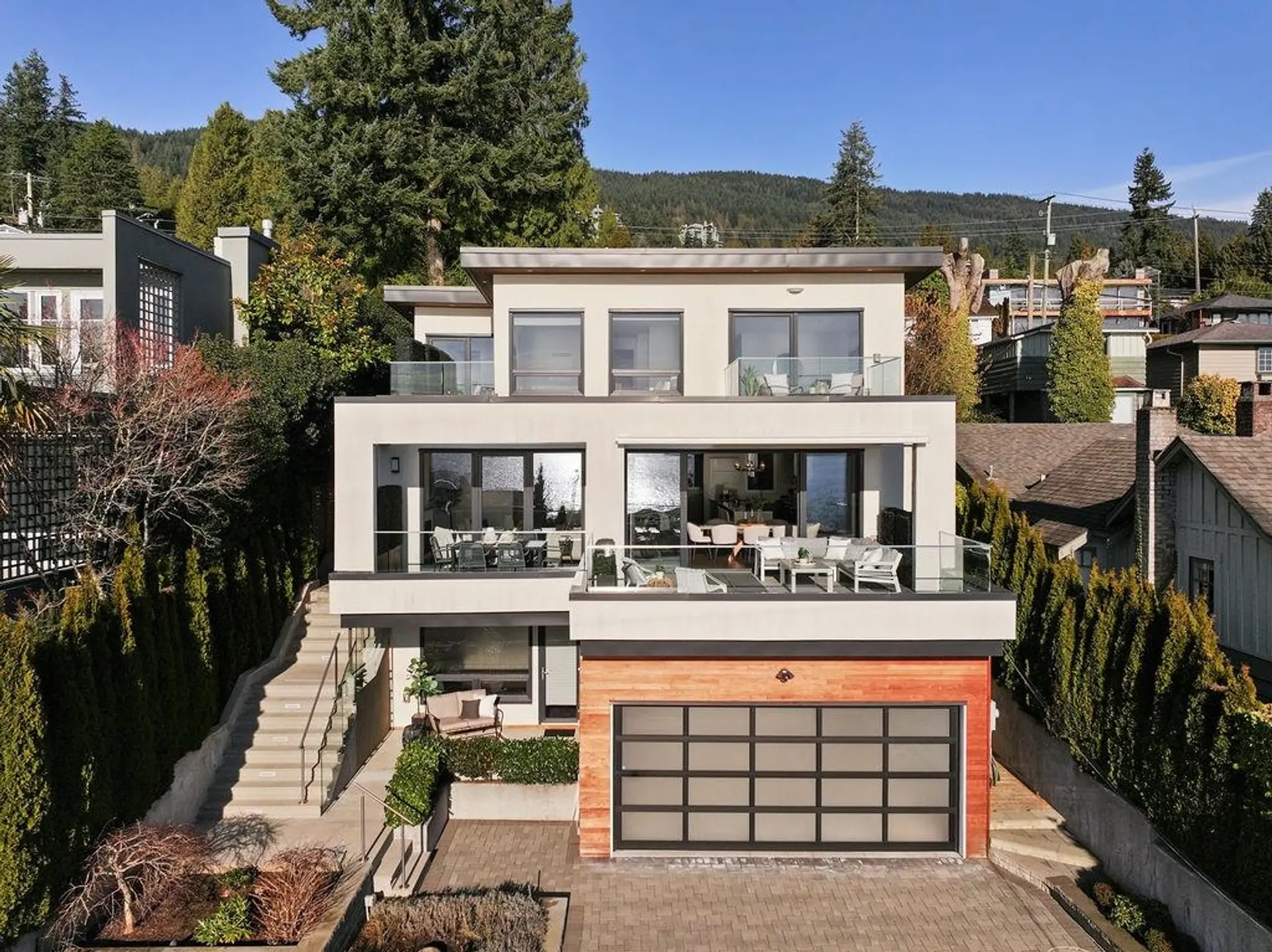 Property at 3373 Radcliffe Avenue, West Vancouver, BC