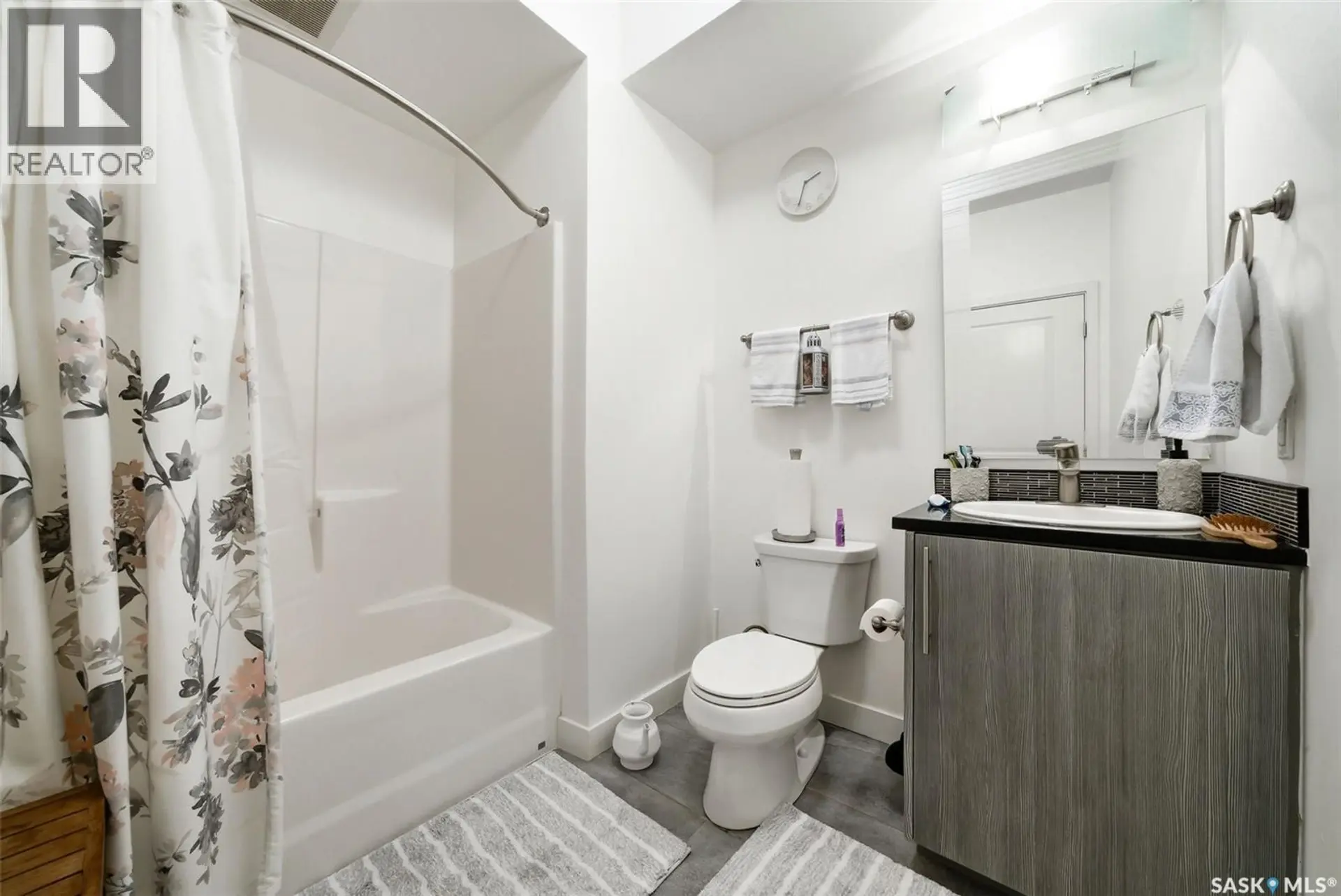 #208 2255 Angus STREET - Image 16