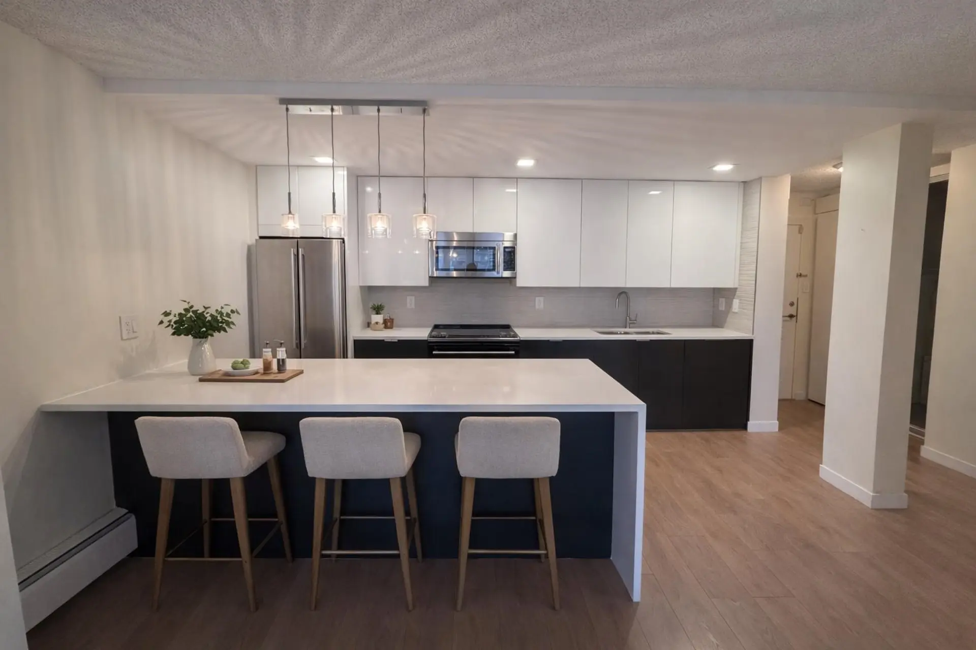 #609 2016 Fullerton Avenue - Image 3
