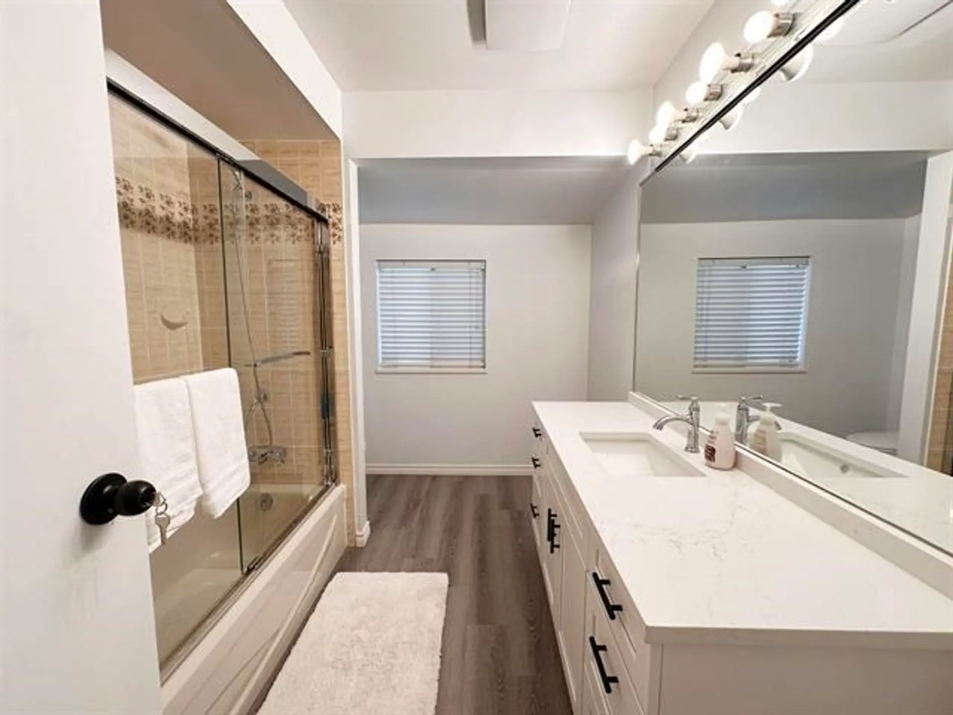 11515 Commonwealth Crescent - Image 13
