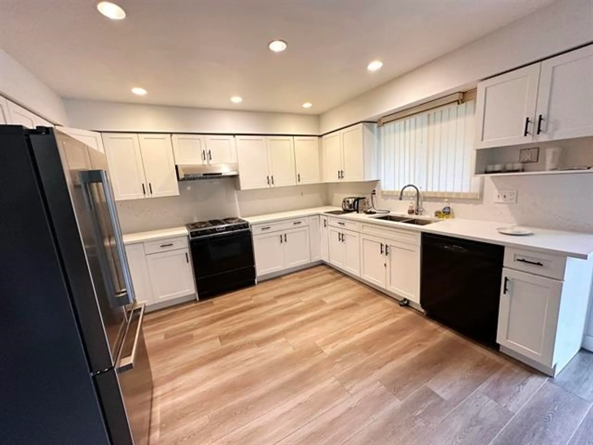 11515 Commonwealth Crescent - Image 7