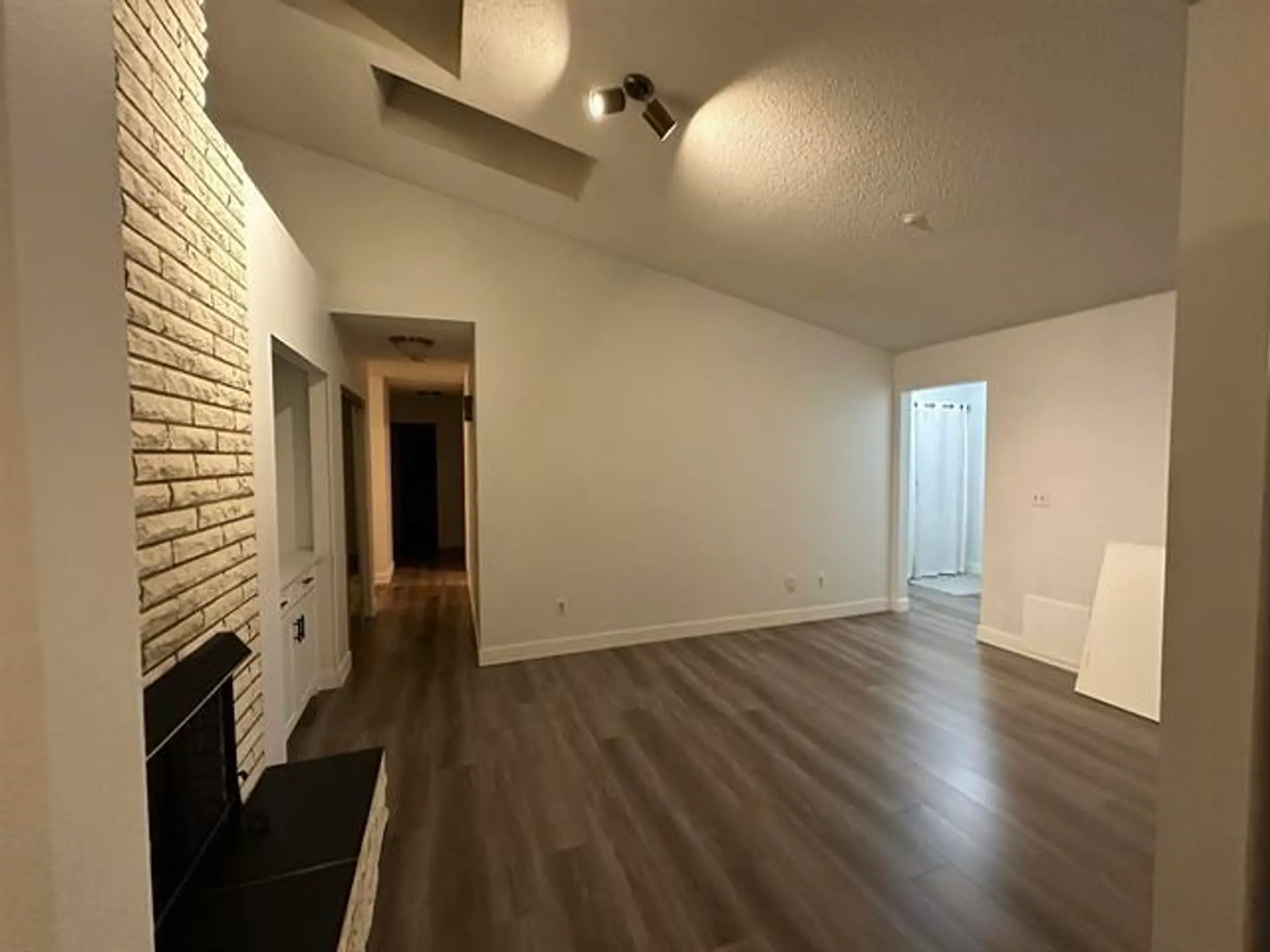 11515 Commonwealth Crescent - Image 4