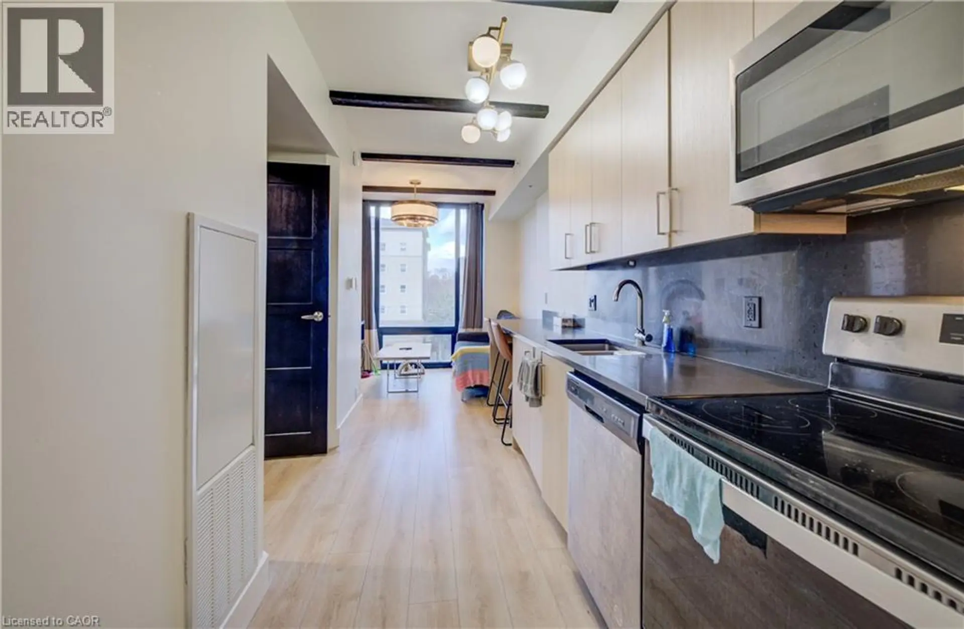 #325 145 COLUMBIA Street W - Image 4