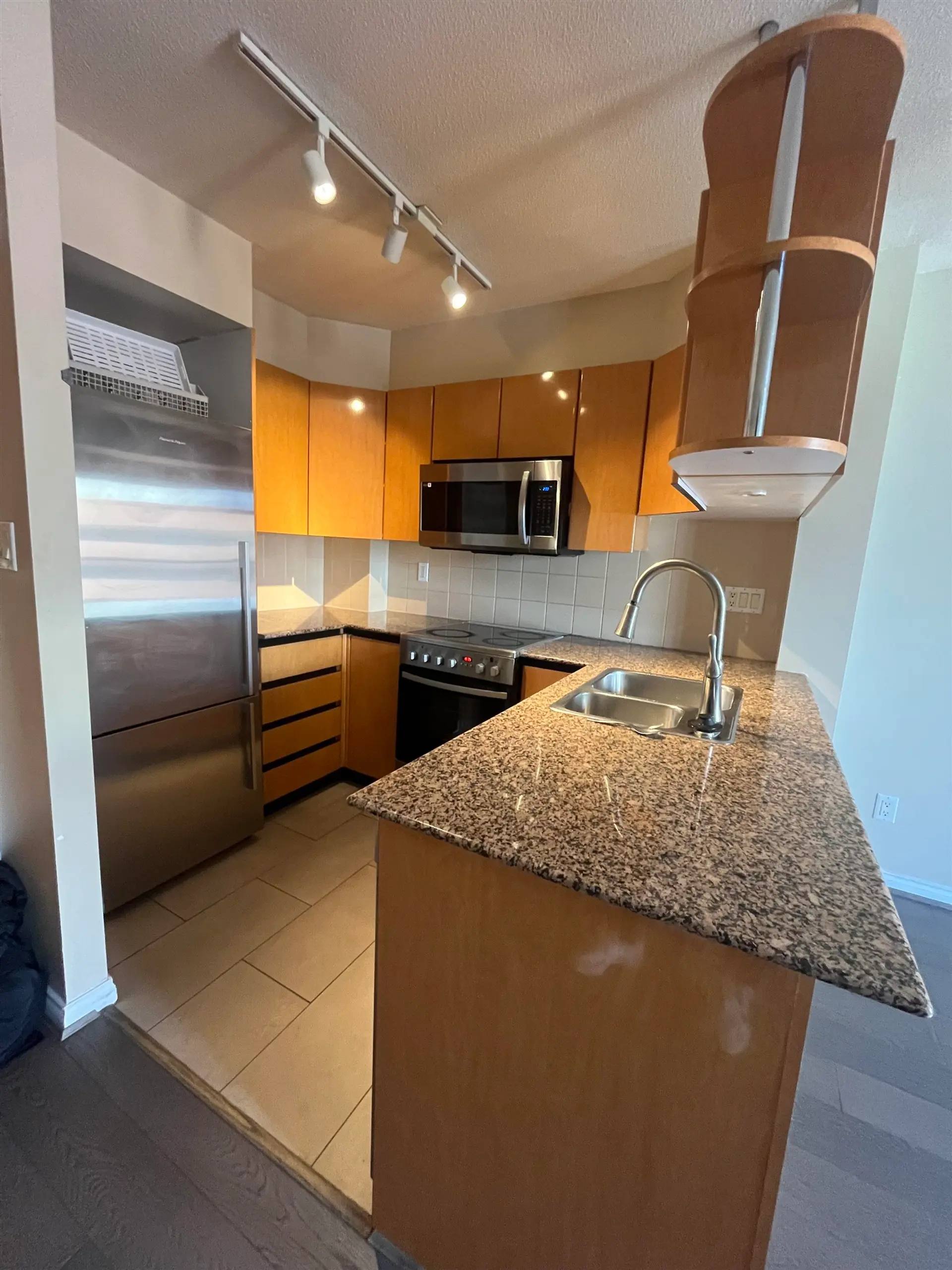 #2103 1189 Howe Street - Image 4