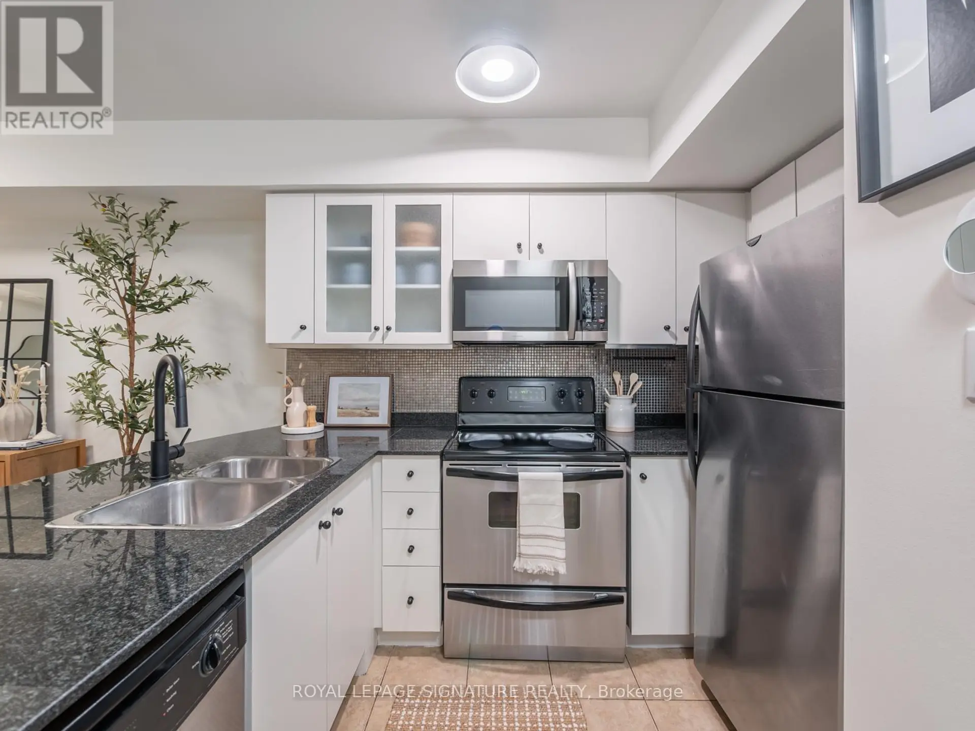 #712 42 WESTERN BATTERY ROAD - Image 4